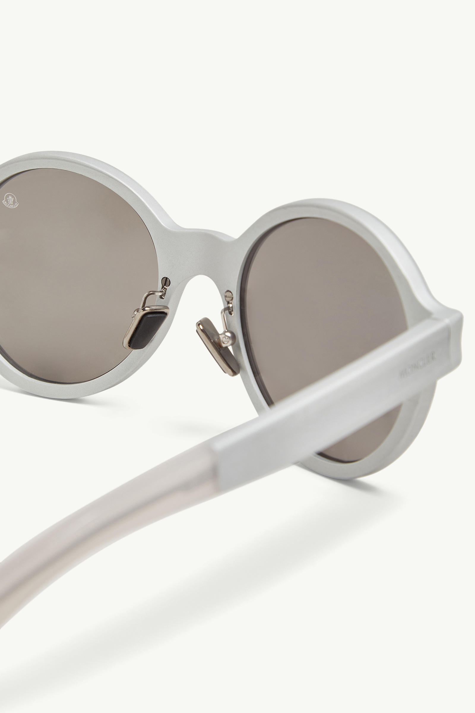 Rondo Round Sunglasses Gender Neutral Matte Silver Moncler 4