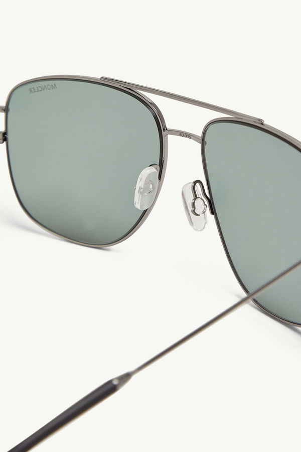 Alumni Pilot Sunglasses Gender Neutral Gunmetal Gray Moncler 4