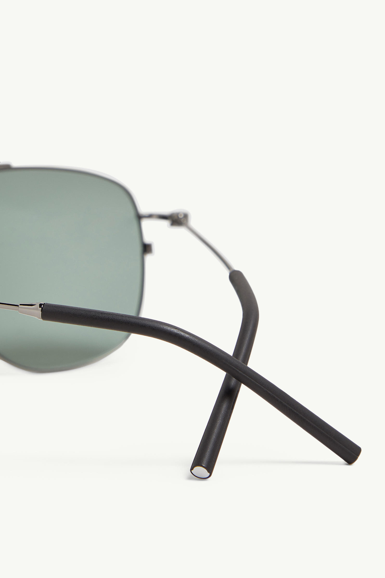 Alumni Pilot Sunglasses Gender Neutral Gunmetal Gray Moncler 5