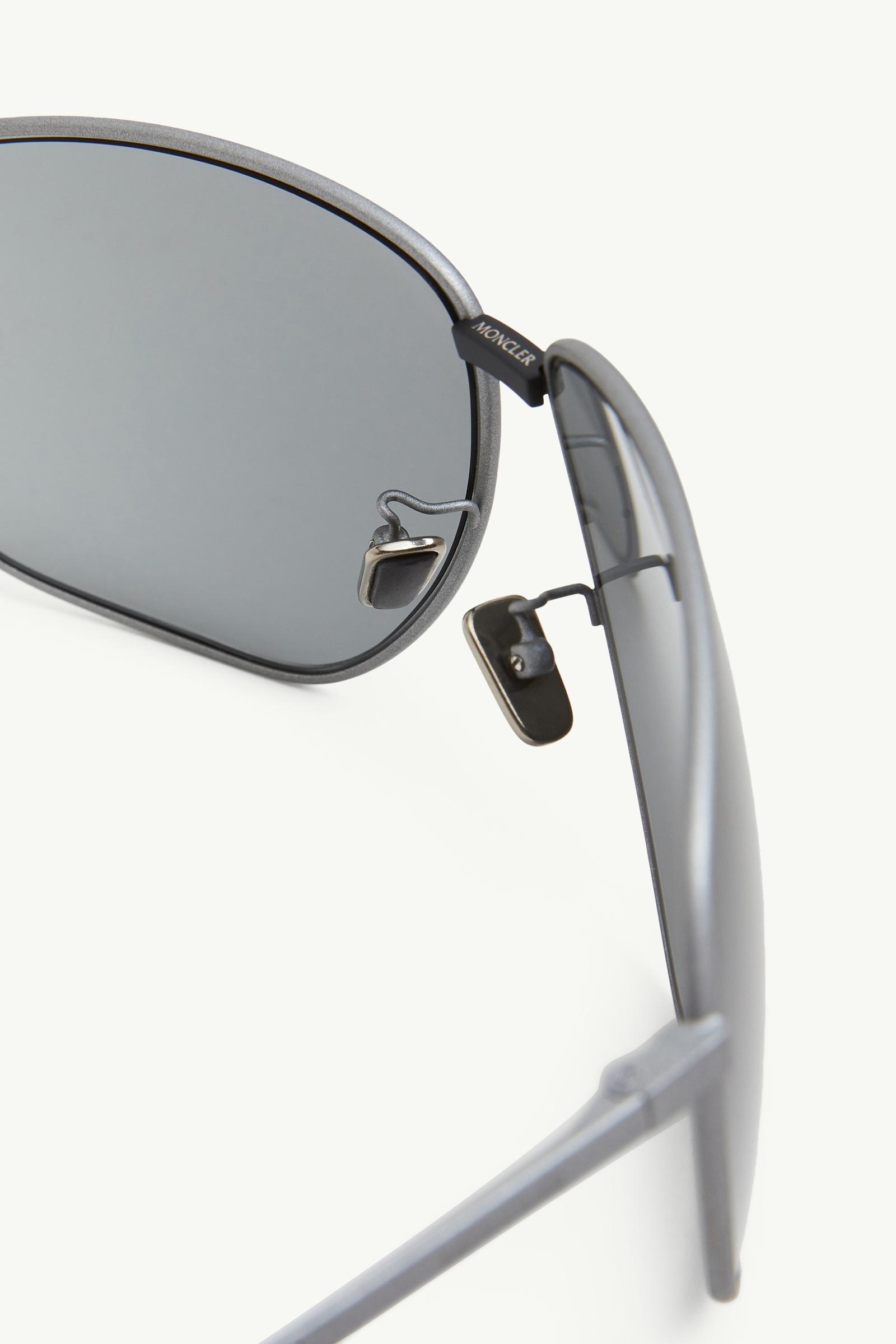 MATTE FROZEN Atlas Pilot Sunglasses - Sunglasses for Men | Moncler US