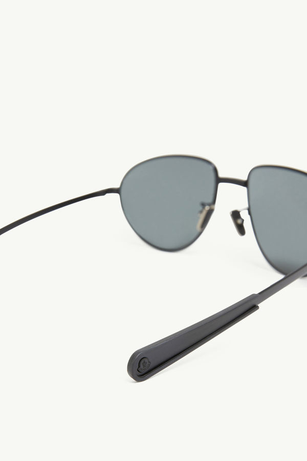 Vizla Pilot Sunglasses Matte Black Moncler 5