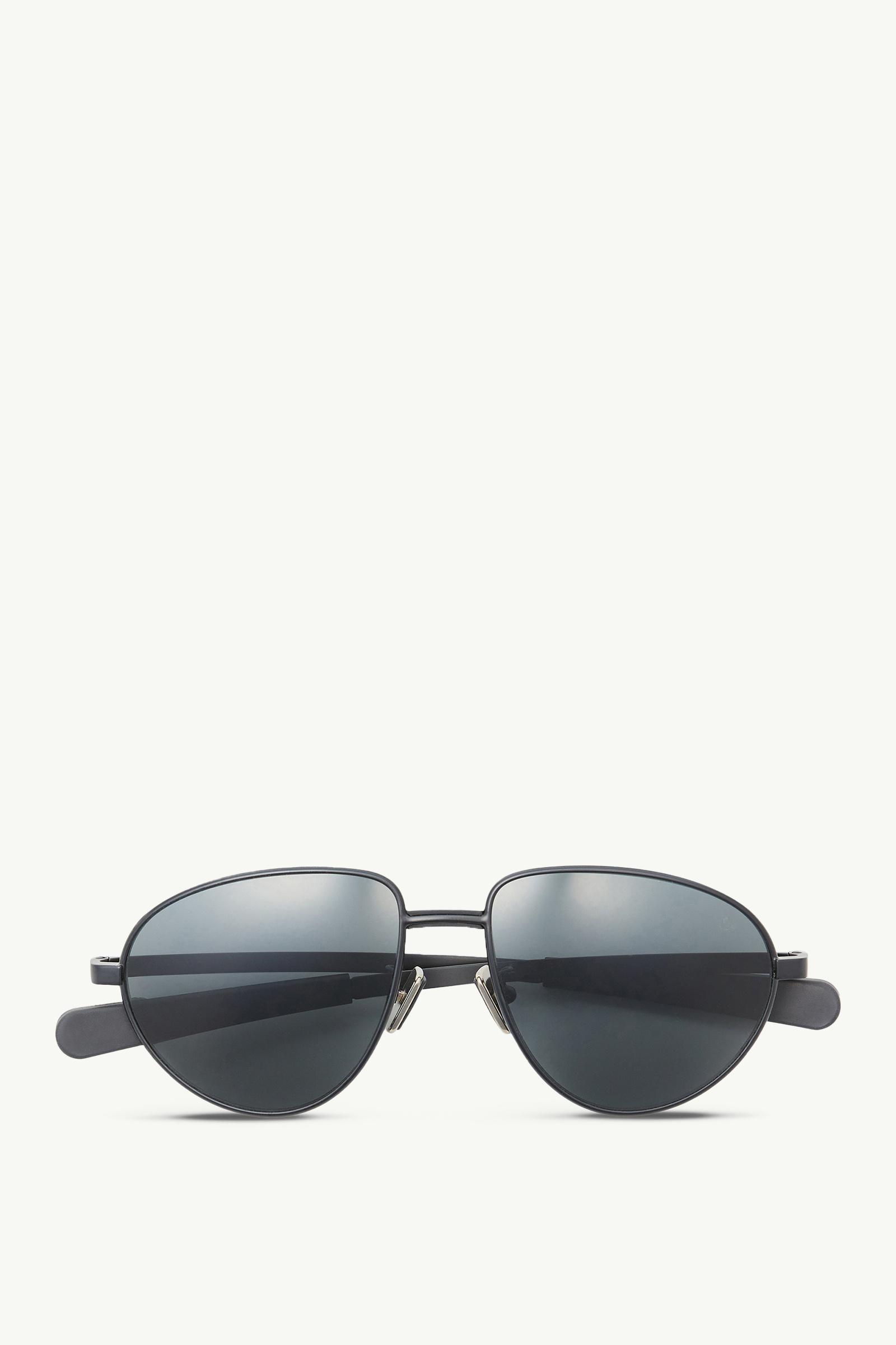Vizla Pilot Sunglasses_findInBoutique_image