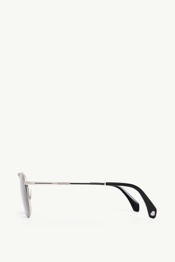 Vitessa Pilot Sunglasses Gender Neutral Sparkly Silver Moncler 3