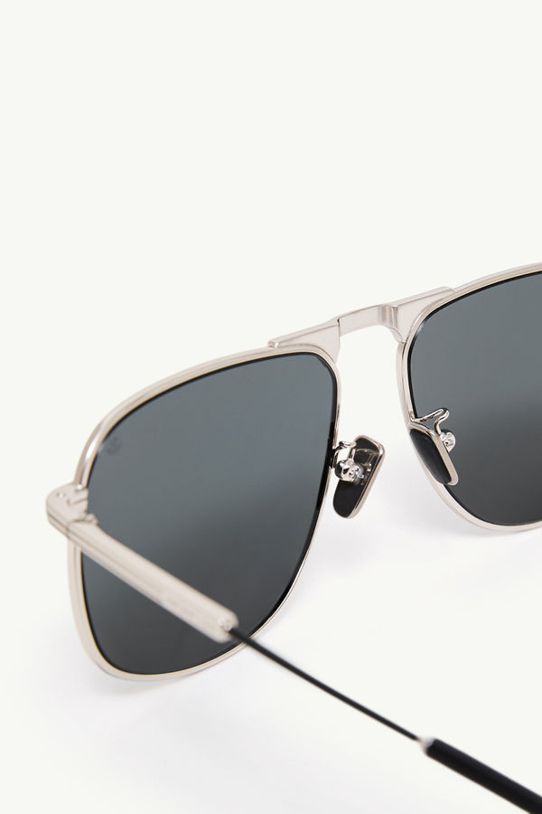 Vitessa Pilot Sunglasses Gender Neutral Sparkly Silver Moncler 5