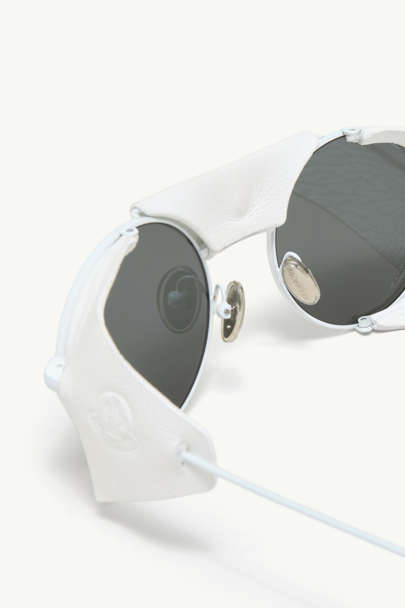 Solix Round Sunglasses Gender Neutral White Moncler 6