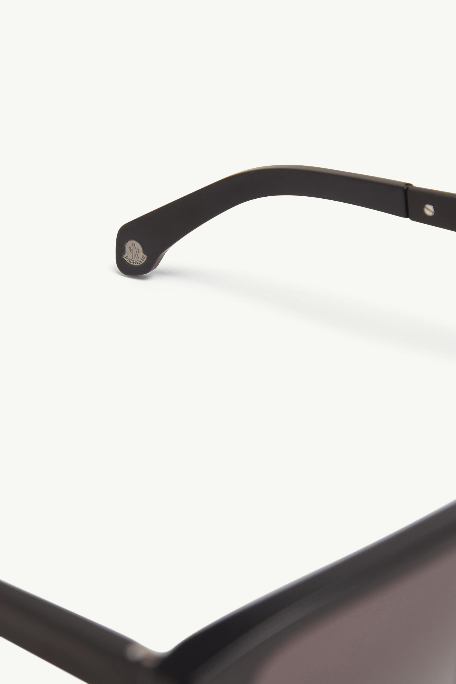 Quaderna Squared Sunglasses Gender Neutral Matte Black Moncler 5