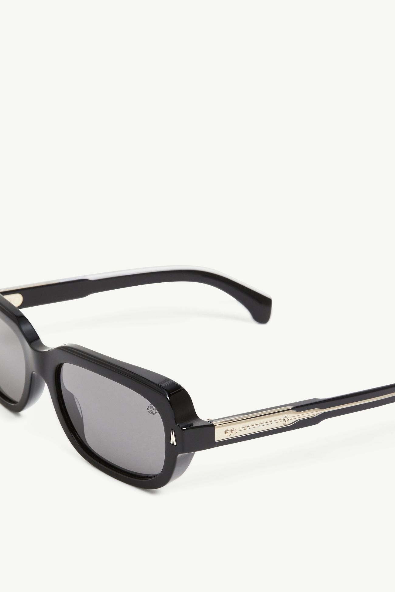 Suntrap Rectangular Sunglasses Shiny Black Moncler 4