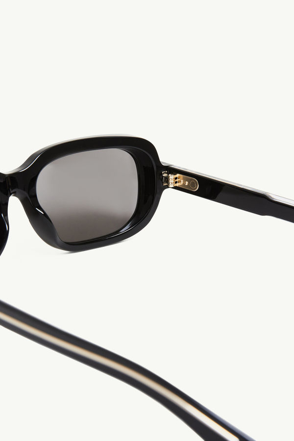 Suntrap Rectangular Sunglasses Shiny Black Moncler 4