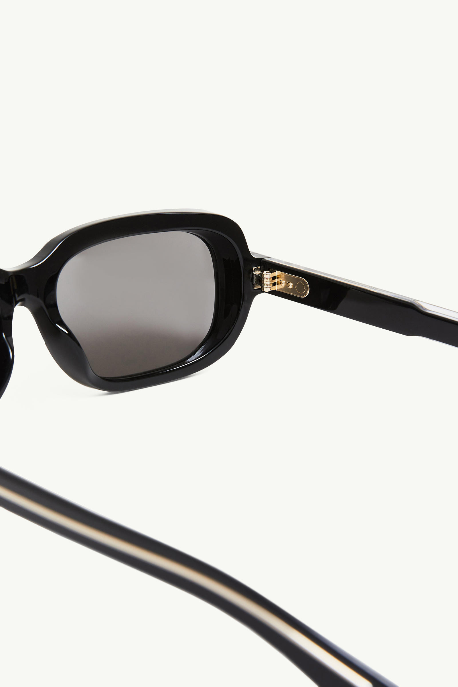 Suntrap Rectangular Sunglasses Shiny Black Moncler 4