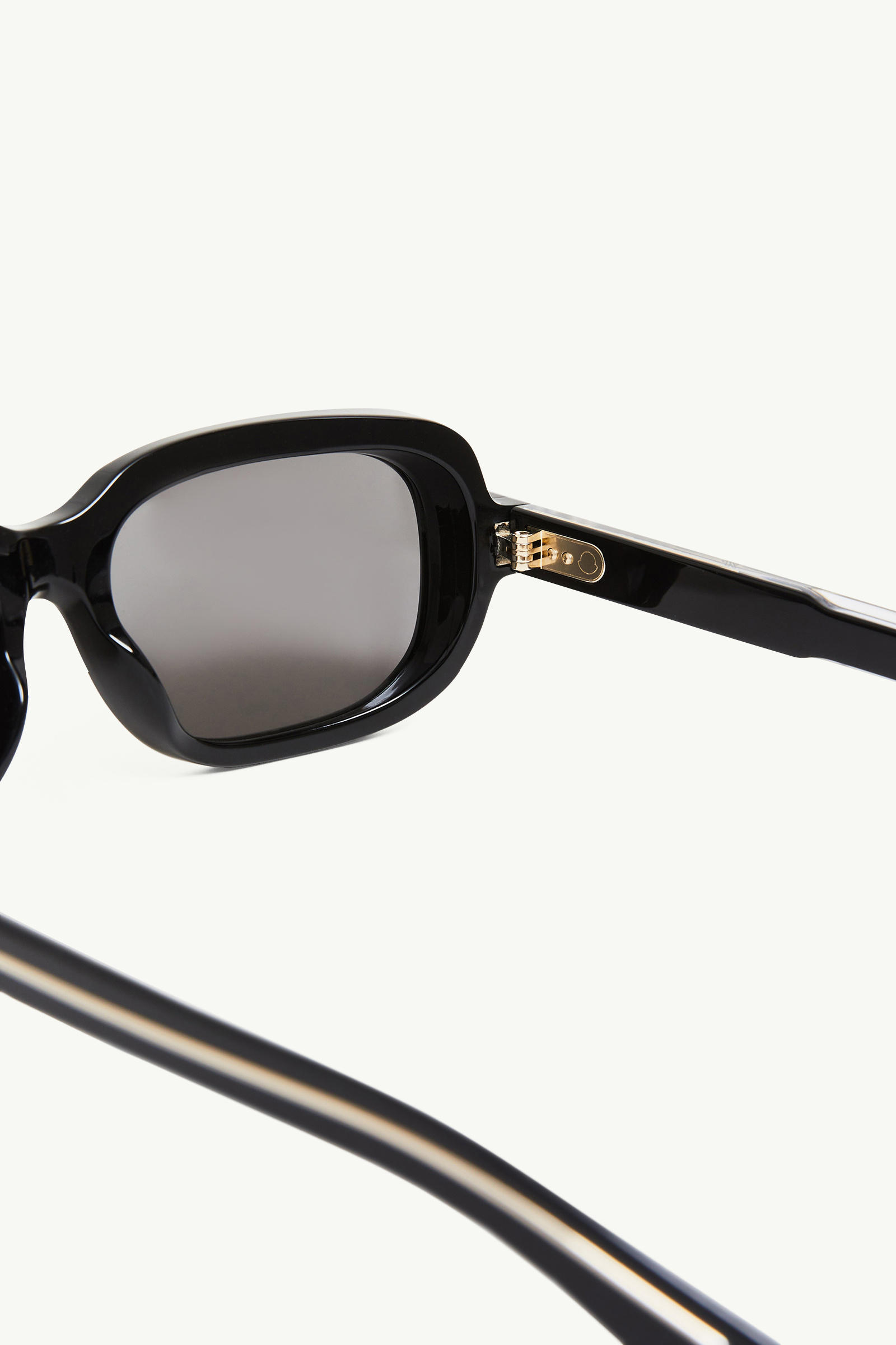 Suntrap Rectangular Sunglasses Shiny Black Moncler 4
