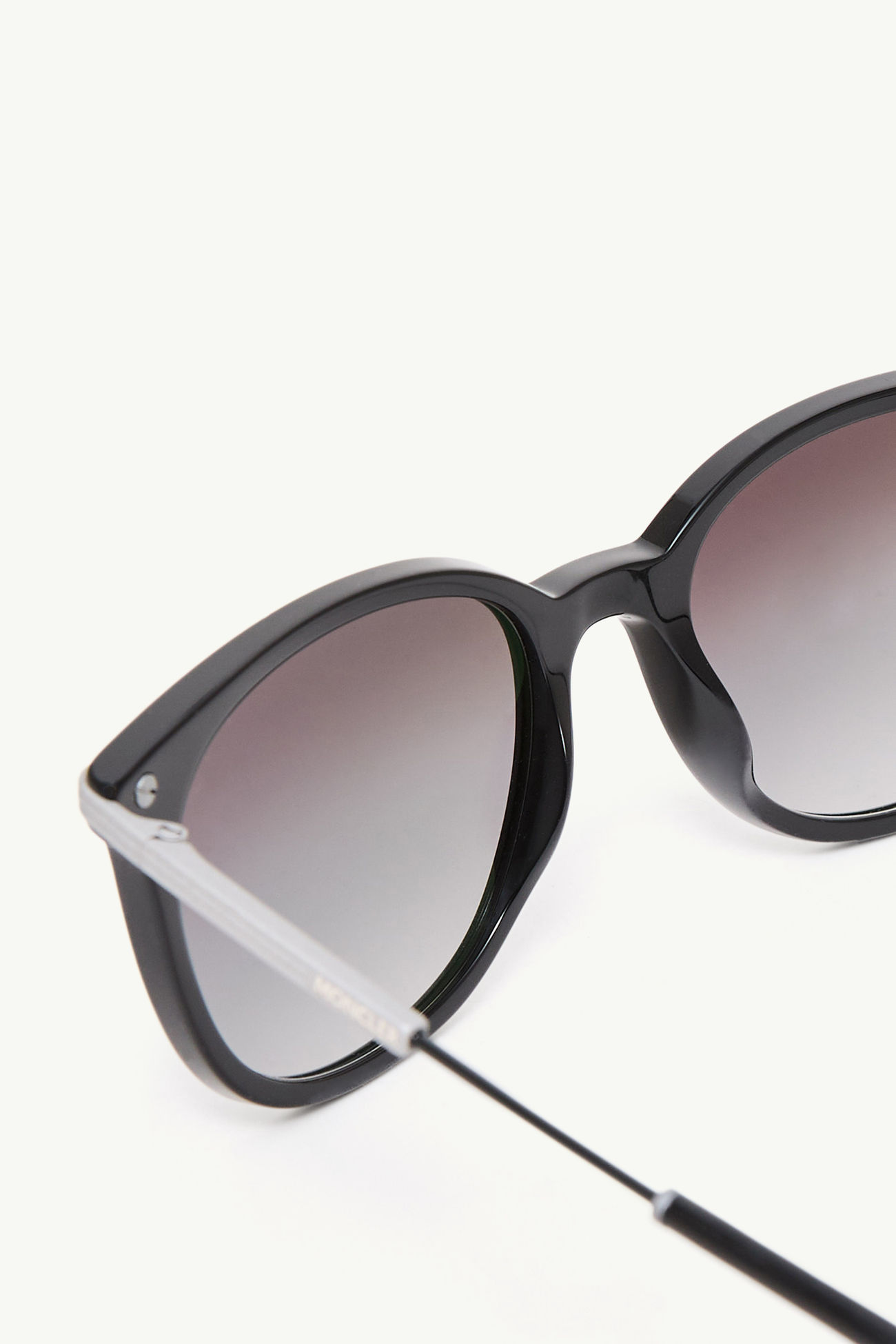 Korra ovale Sonnenbrille Genderneutral Glänzend Schwarz Moncler 5
