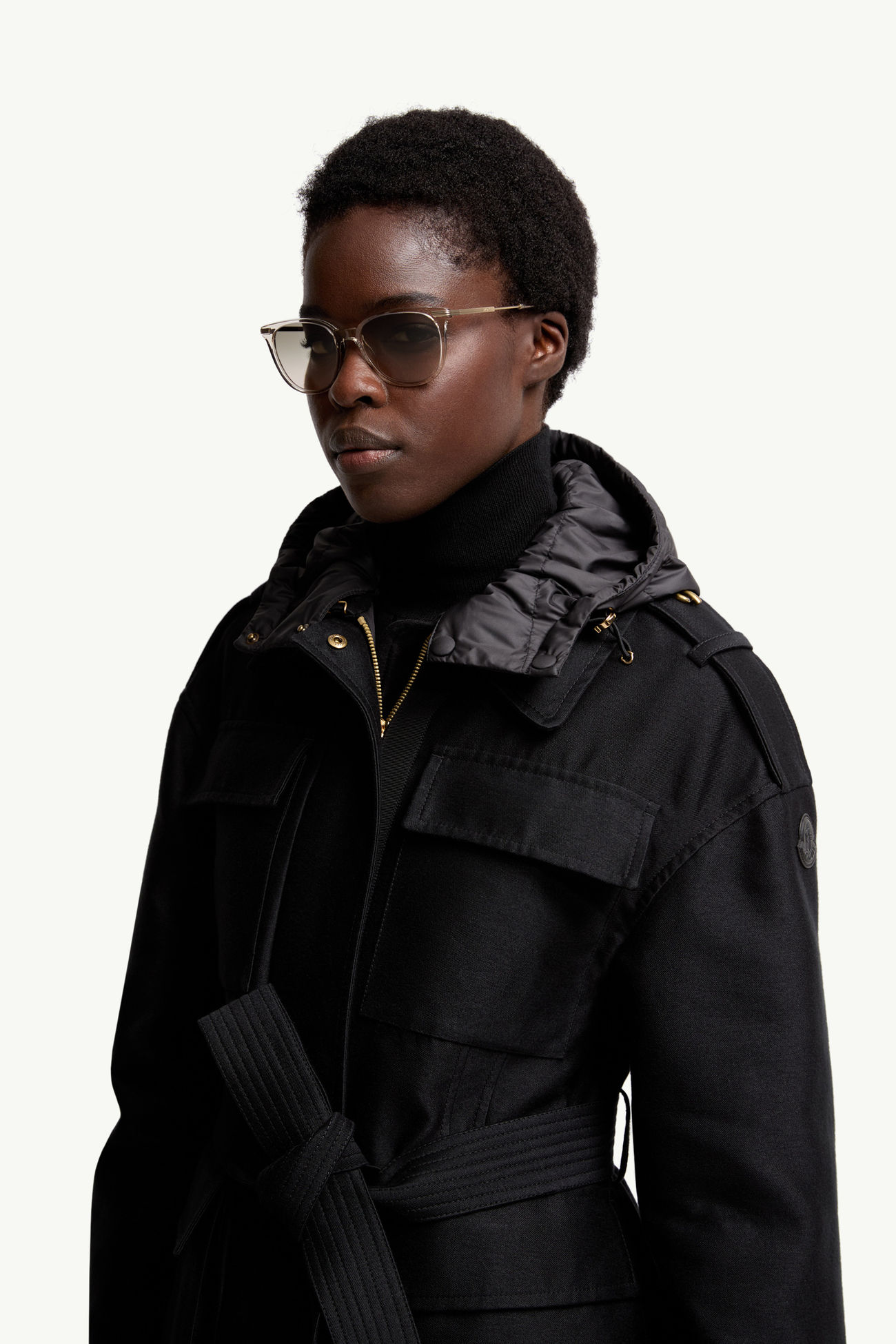 Korra ovale Sonnenbrille Genderneutral Offwhite Moncler 1