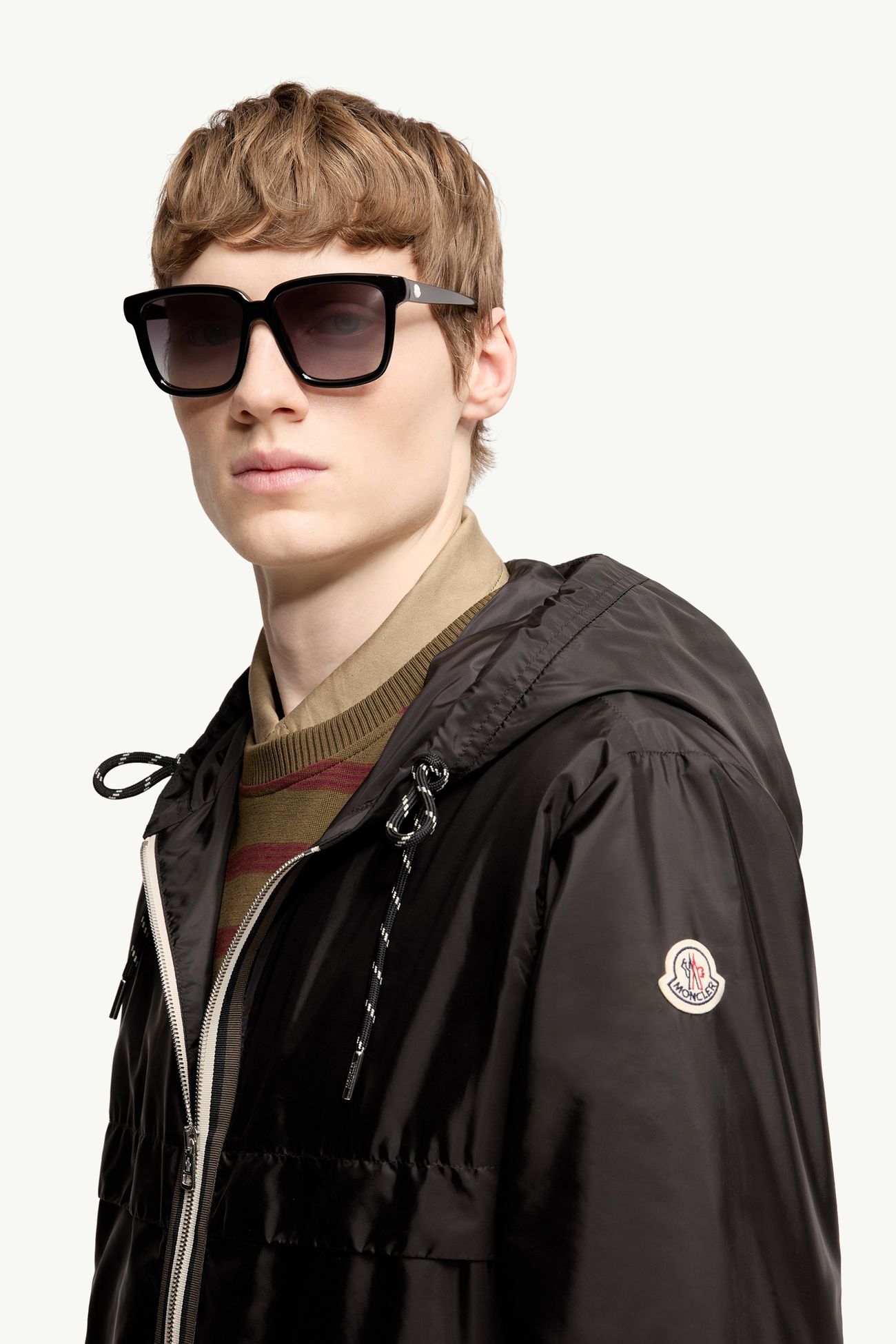 Clasico男女款矩形太阳镜 中性 亮黑色 Moncler 2