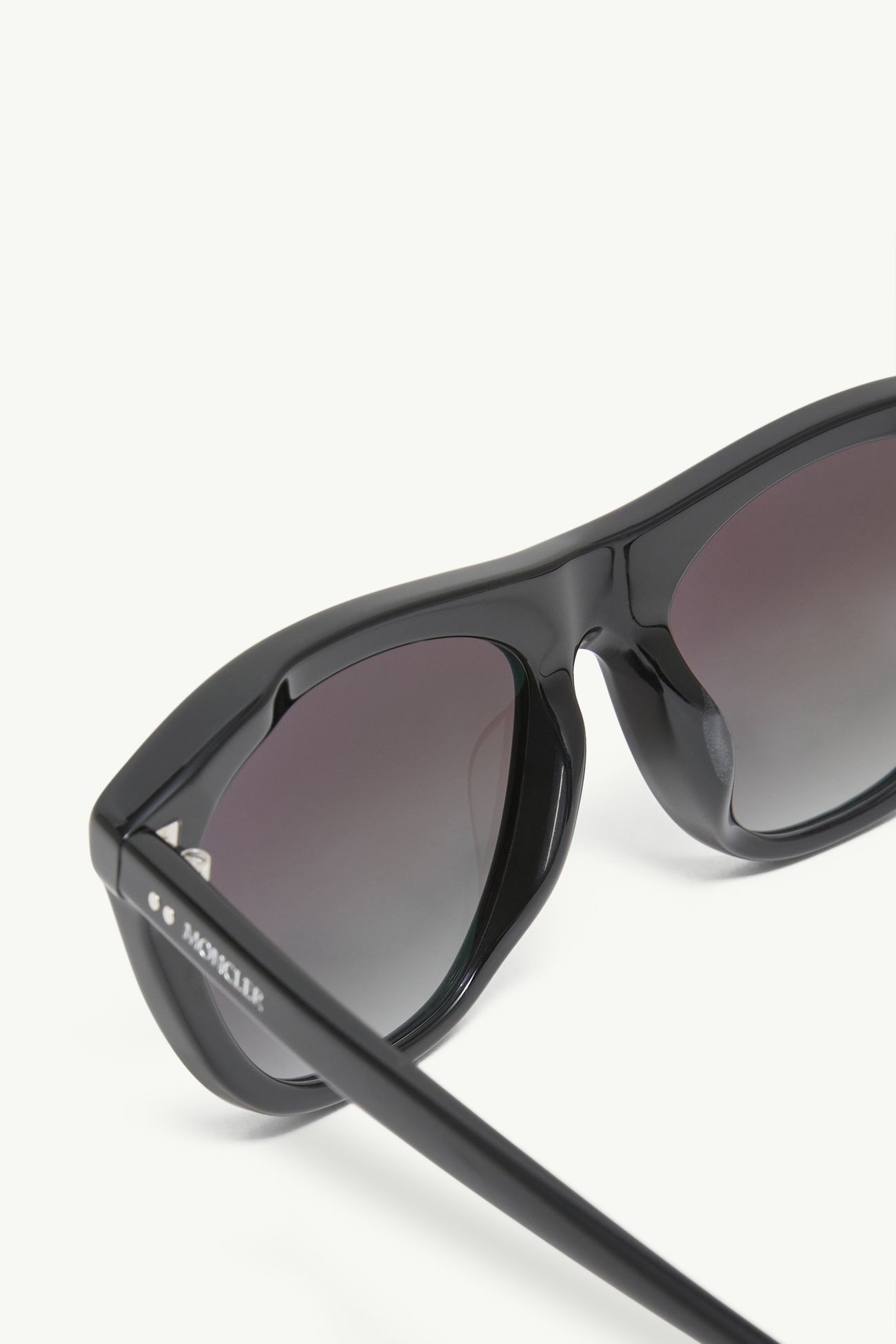 Karrenia Cat-Eye Sunglasses Gender Neutral Black Moncler 5