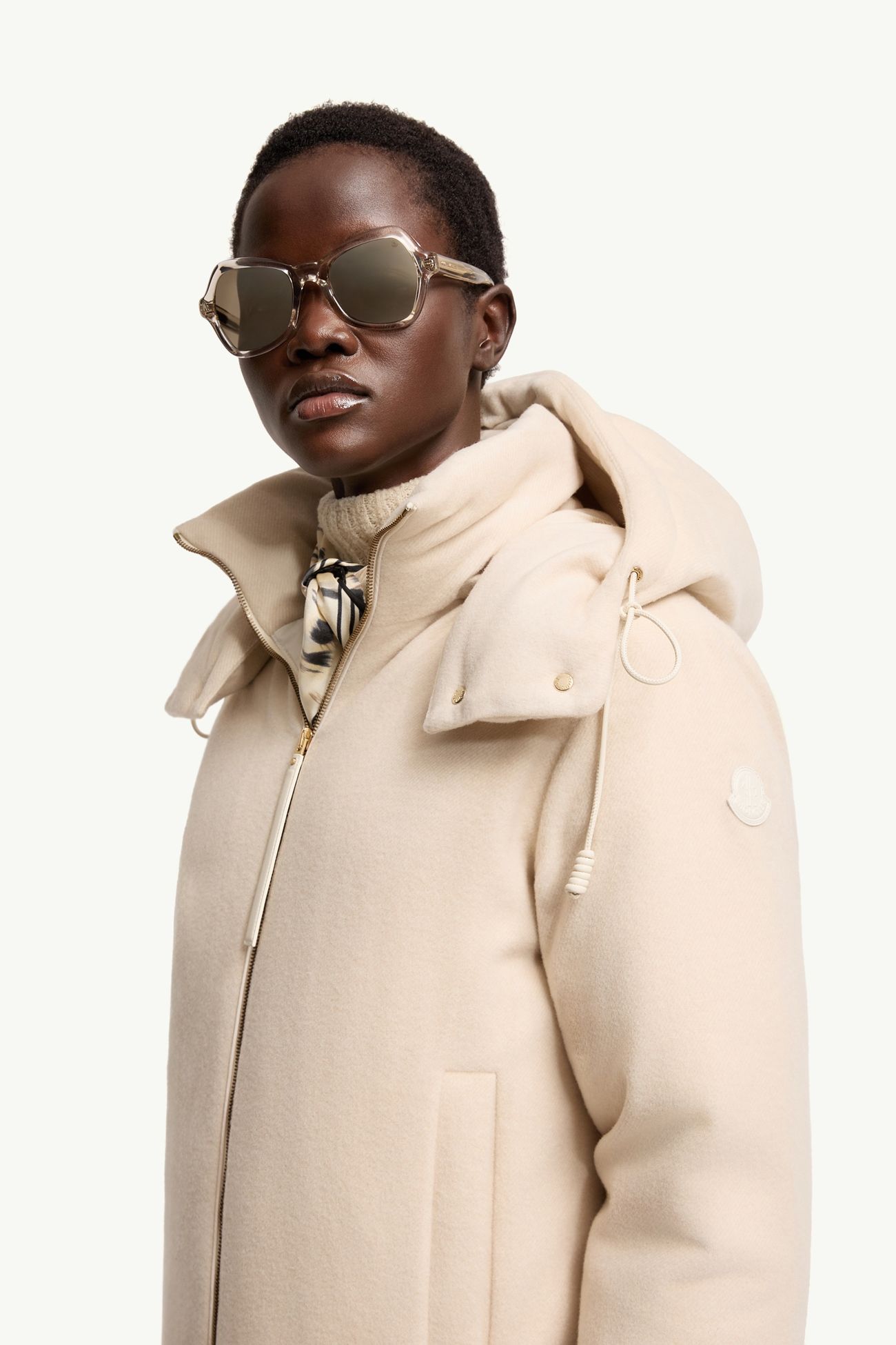 Elizia女士蝴蝶形太阳镜 中性 透明灰色 Moncler 1