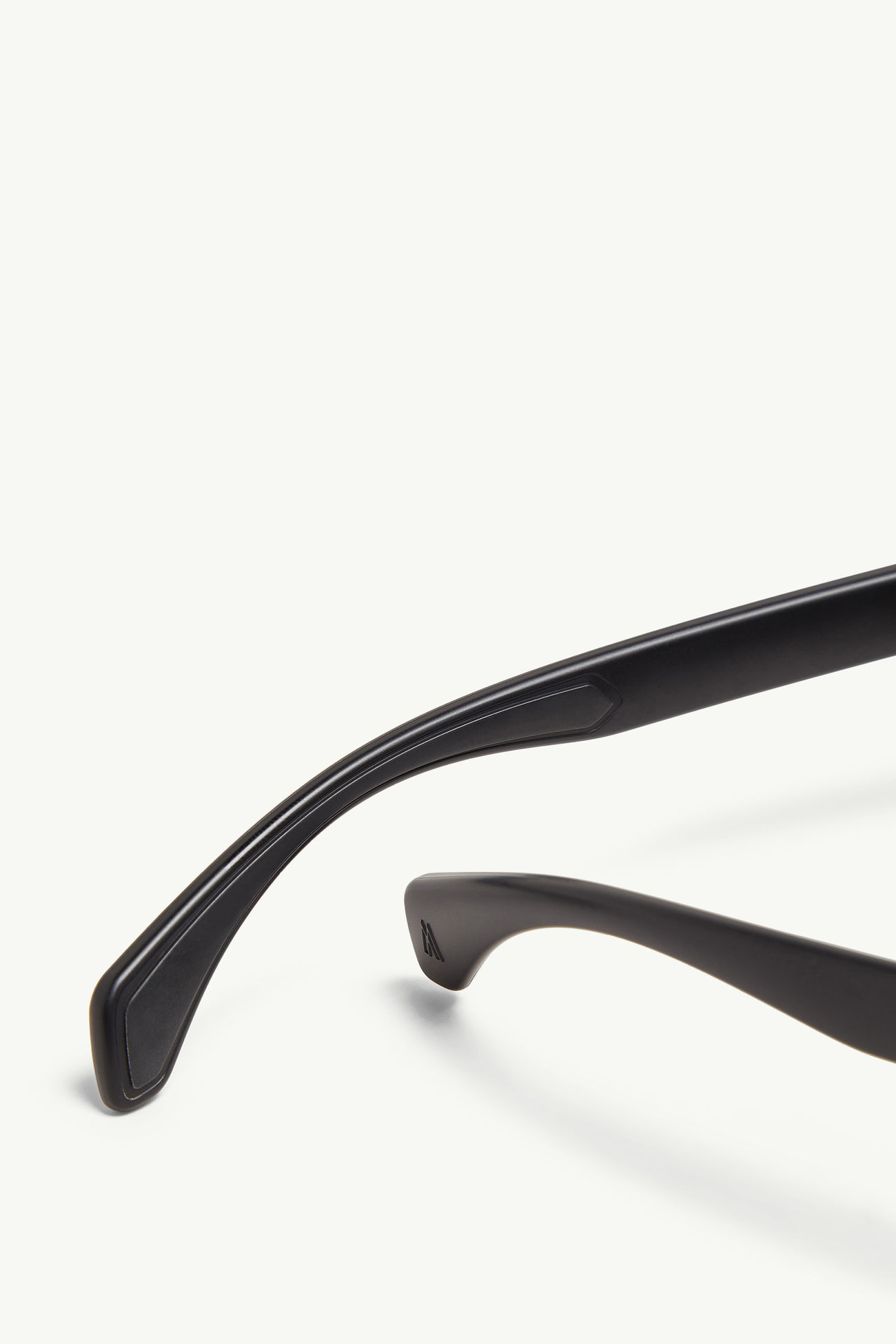 Slicka rechteckige Sonnenbrille Genderneutral Mattschwarz Moncler 5