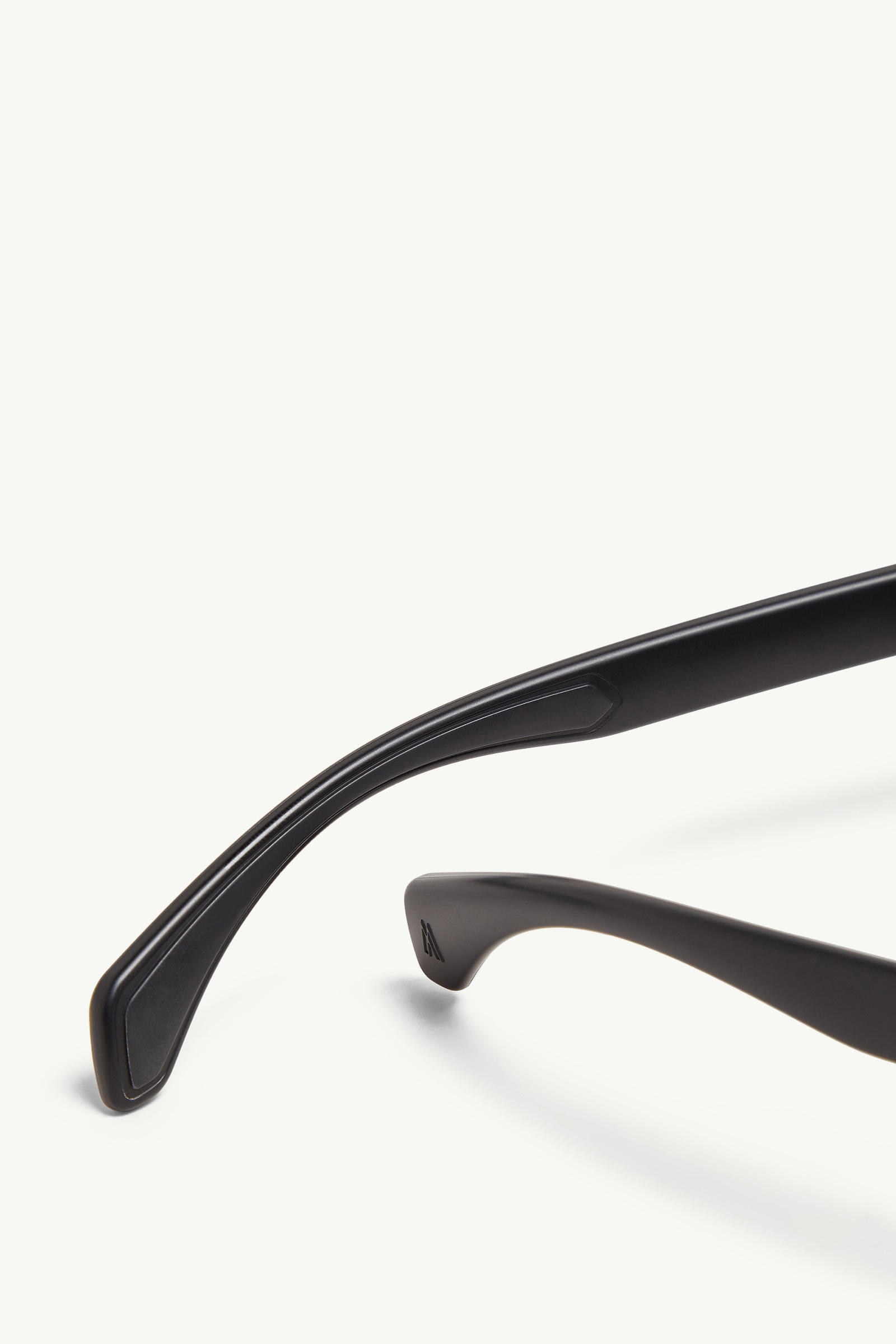 Slicka Rectangular Sunglasses Gender Neutral Matte Black Moncler 5