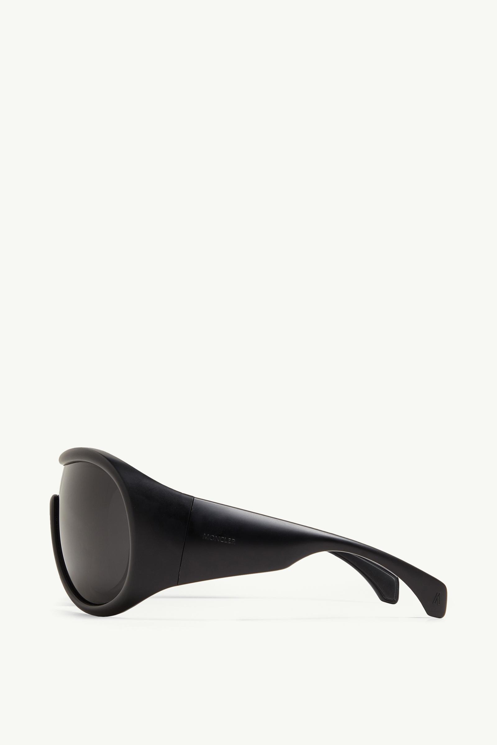Matte Black Cloche Sunglasses - Sunglasses for Men | Moncler US