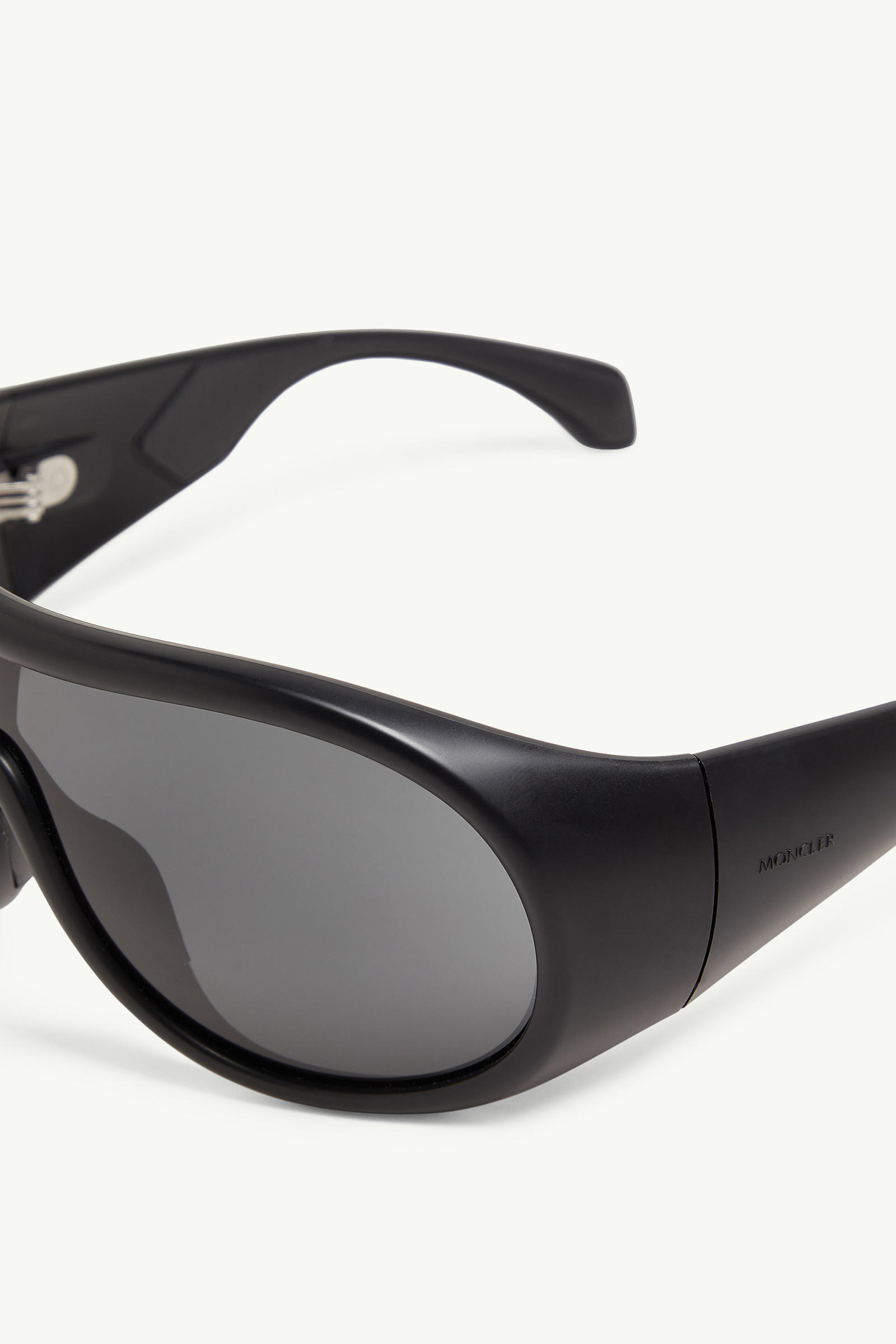 Cloche Pilot Sunglasses Gender Neutral Matte Black Moncler 3