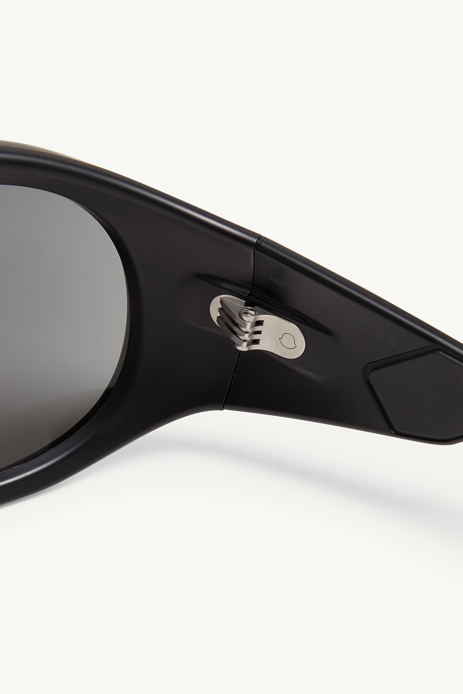 Matte Black Cloche Sunglasses - Sunglasses for Men | Moncler US