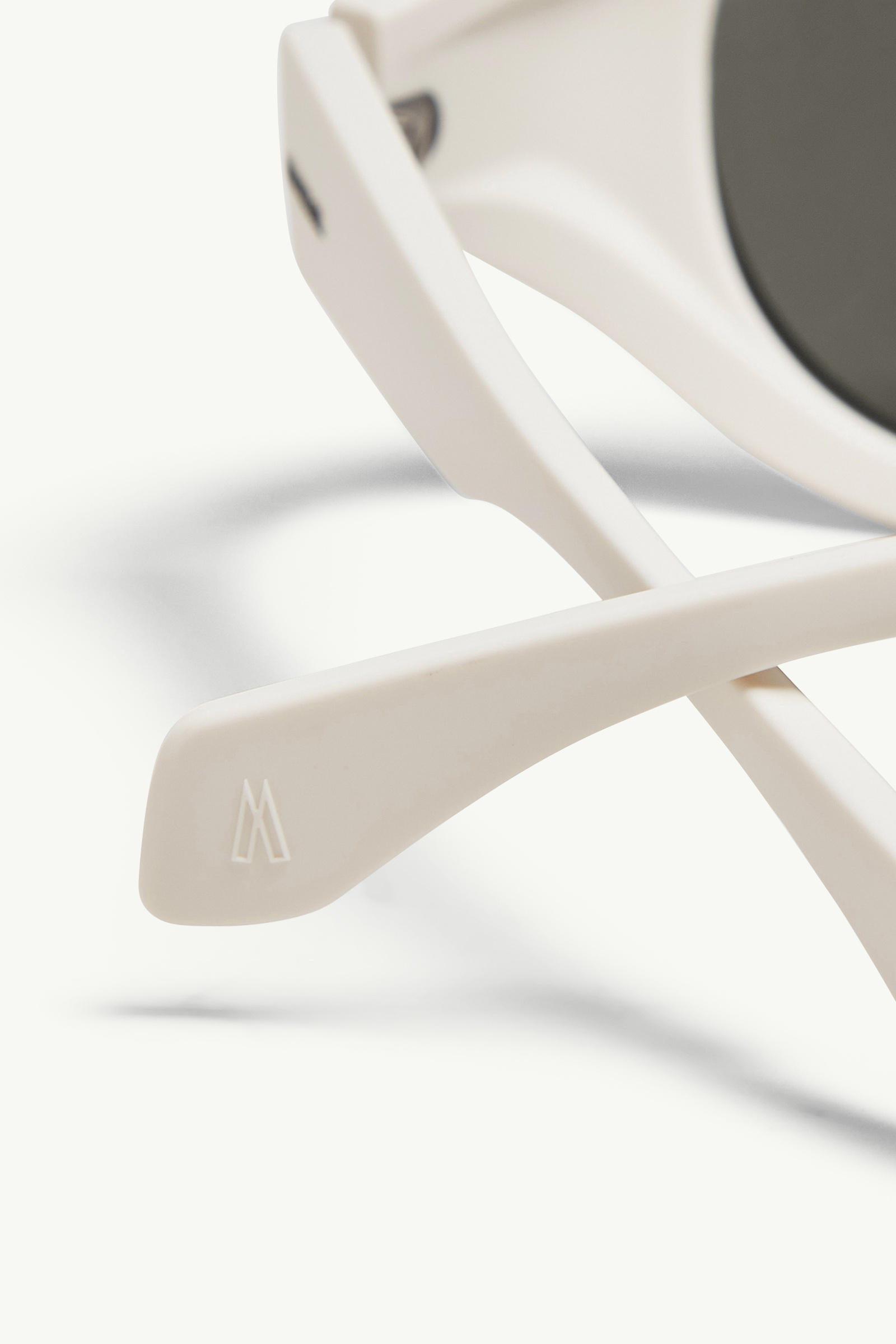 Futuro Round Sunglasses Gender Neutral Matte Off-white Moncler 5