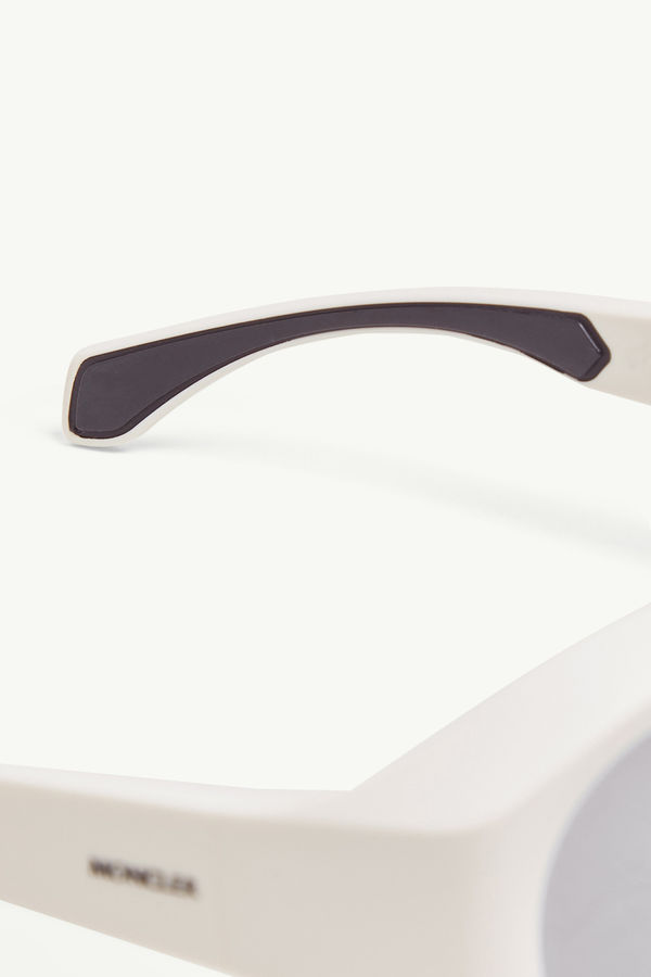 Futuro runde Sonnenbrille Genderneutral Matt Cremefarben Moncler 6