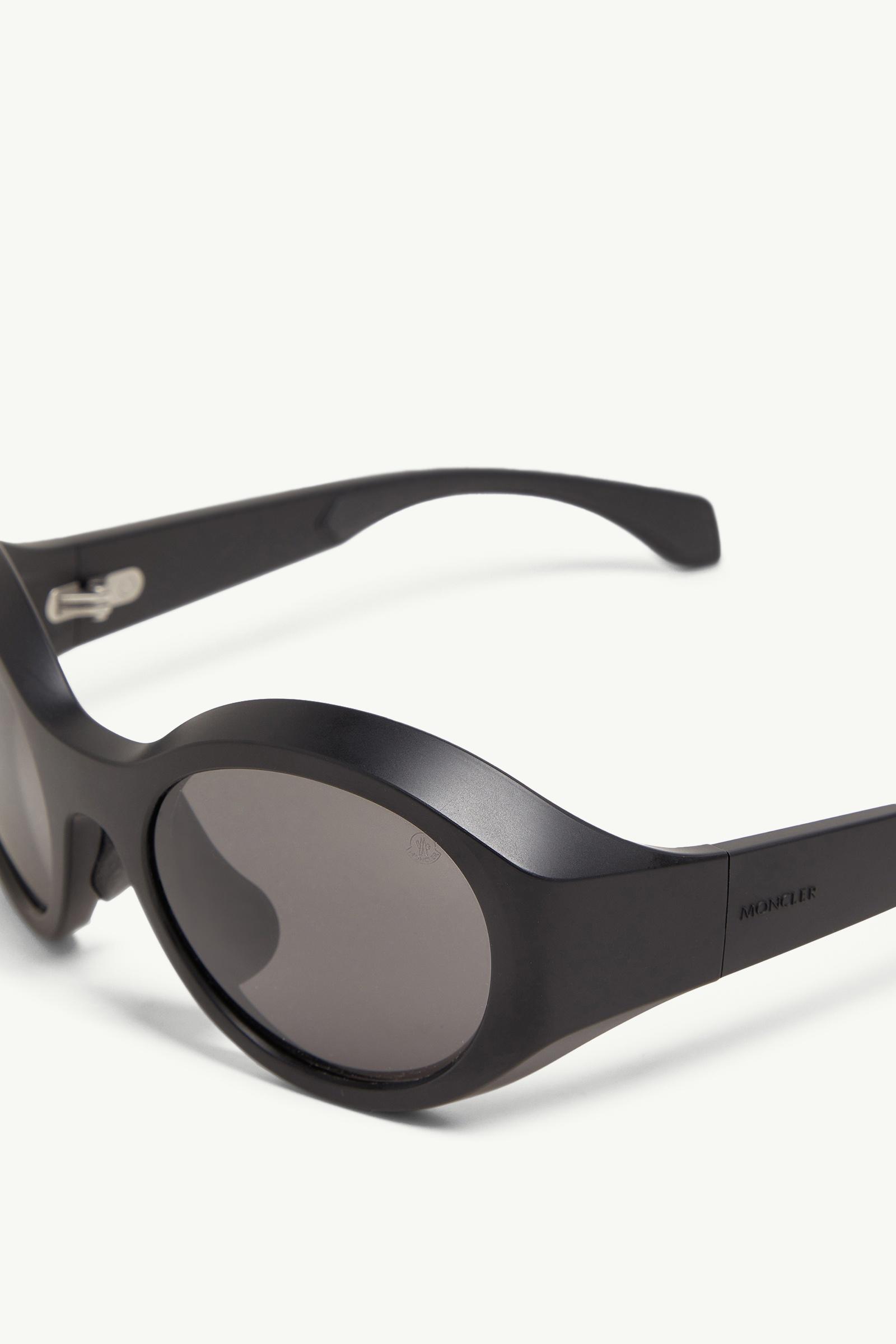 Matte Black Futuro Round Sunglasses - Sunglasses for Men | Moncler US