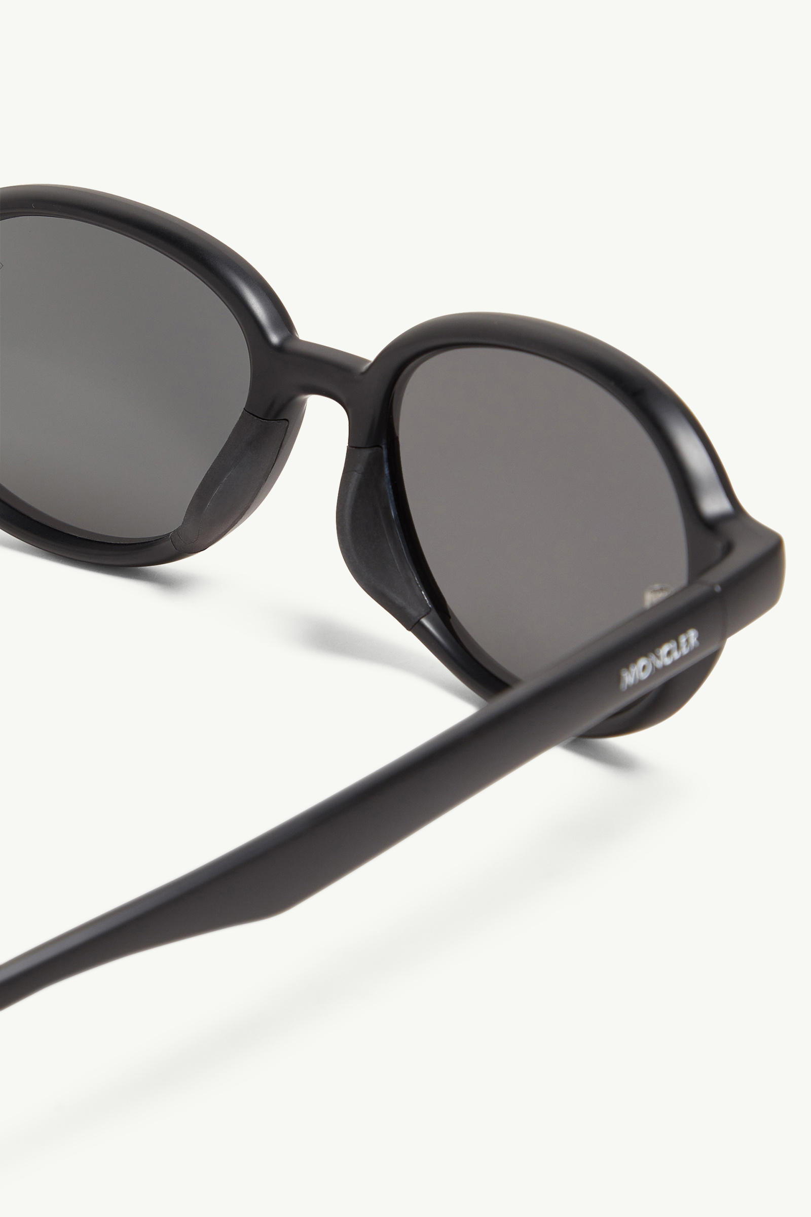 Caprice Oval Sunglasses Gender Neutral Matte Black Moncler 4