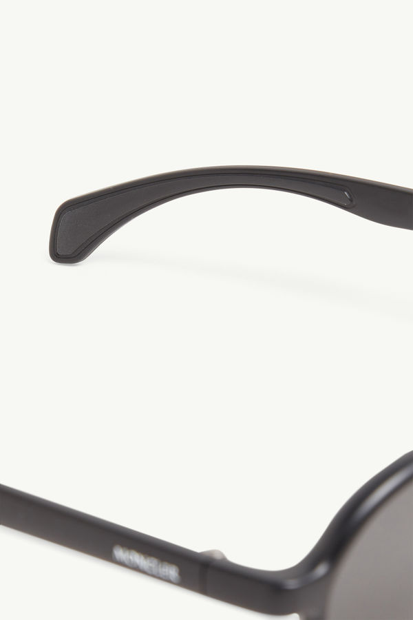 Caprice Oval Sunglasses Gender Neutral Matte Black Moncler 6