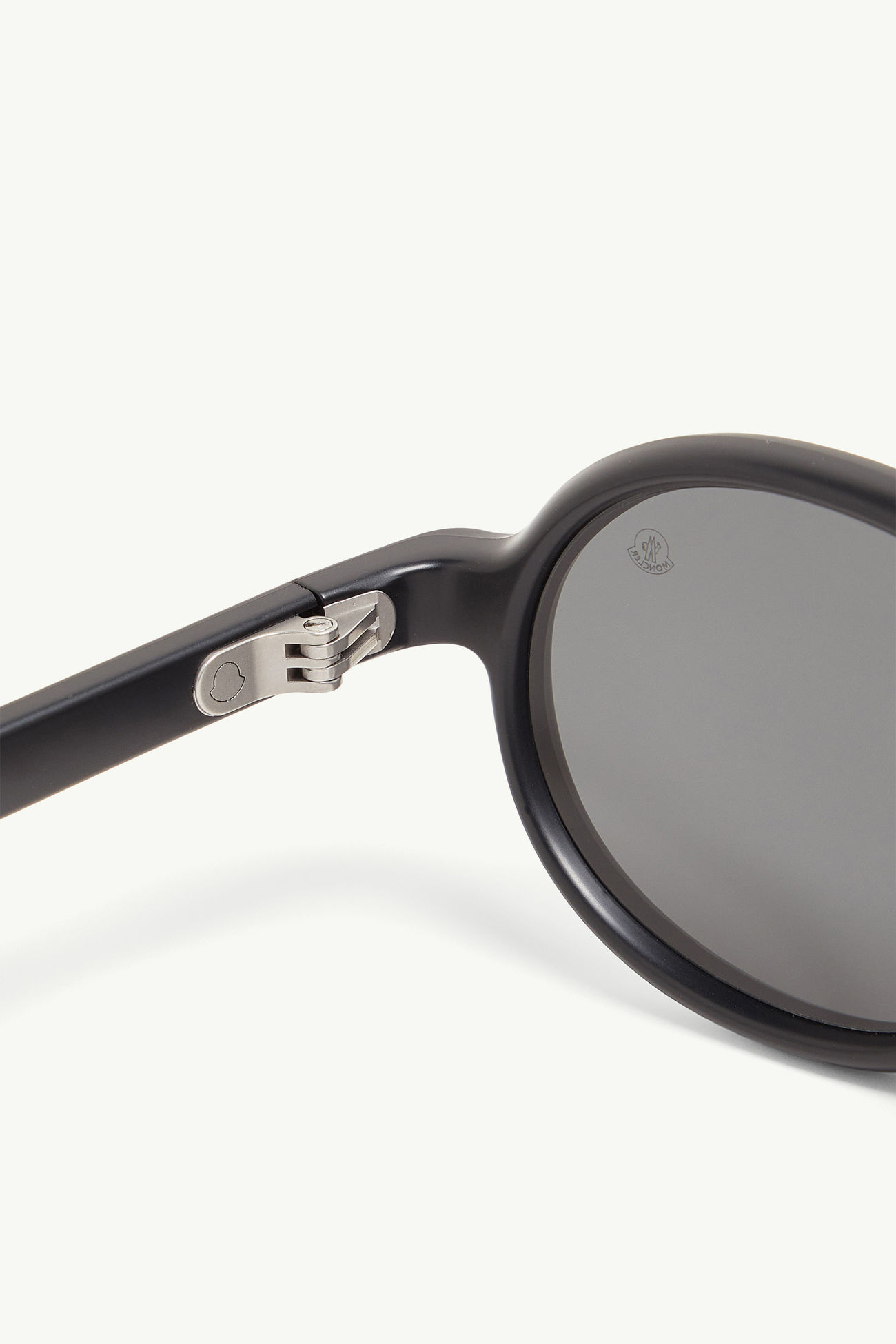 Lunettes de soleil ovales Caprice Mixte Noir Mat Moncler 7
