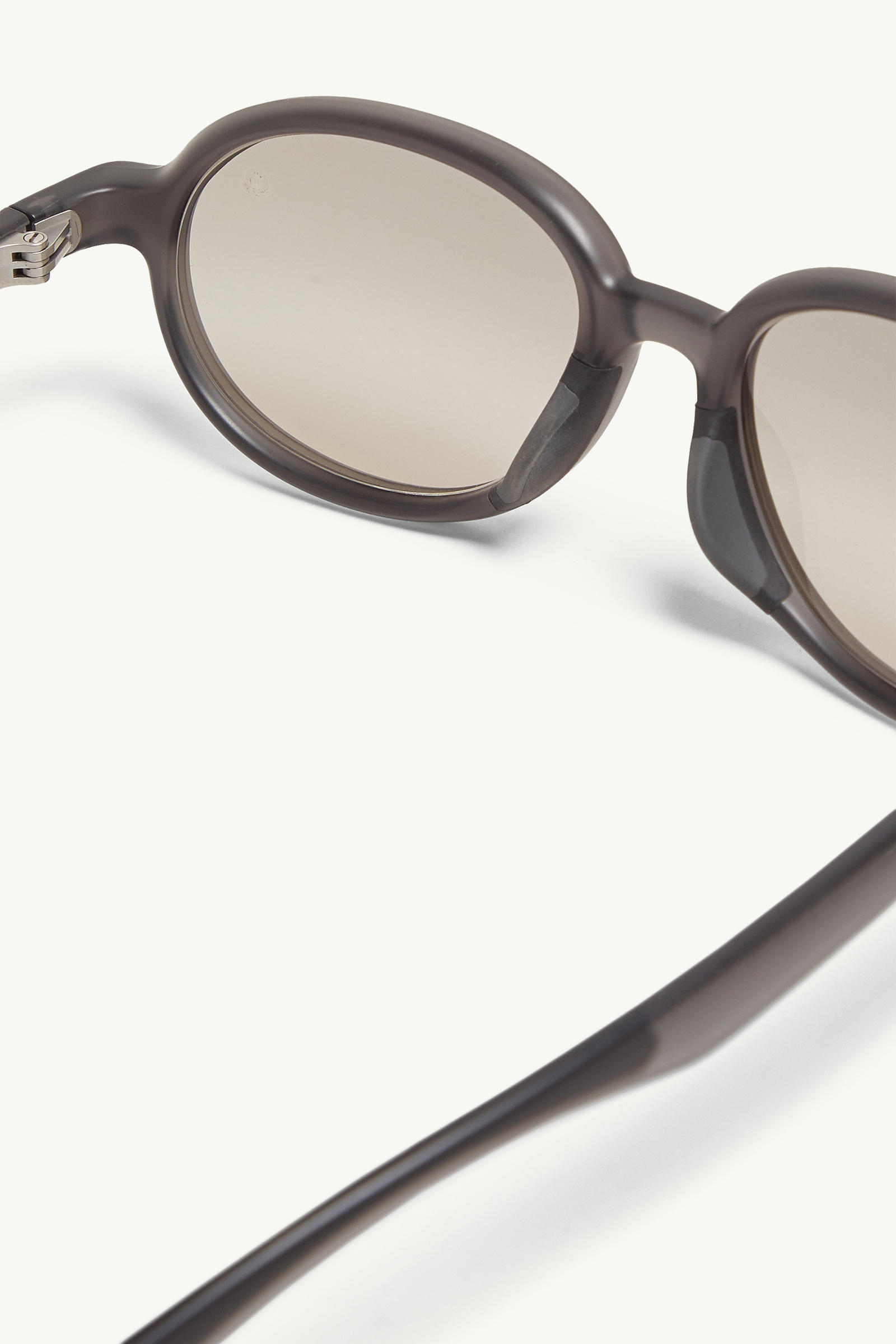 Caprice Oval Sunglasses Gender Neutral Matte Transparent Grey Moncler 4