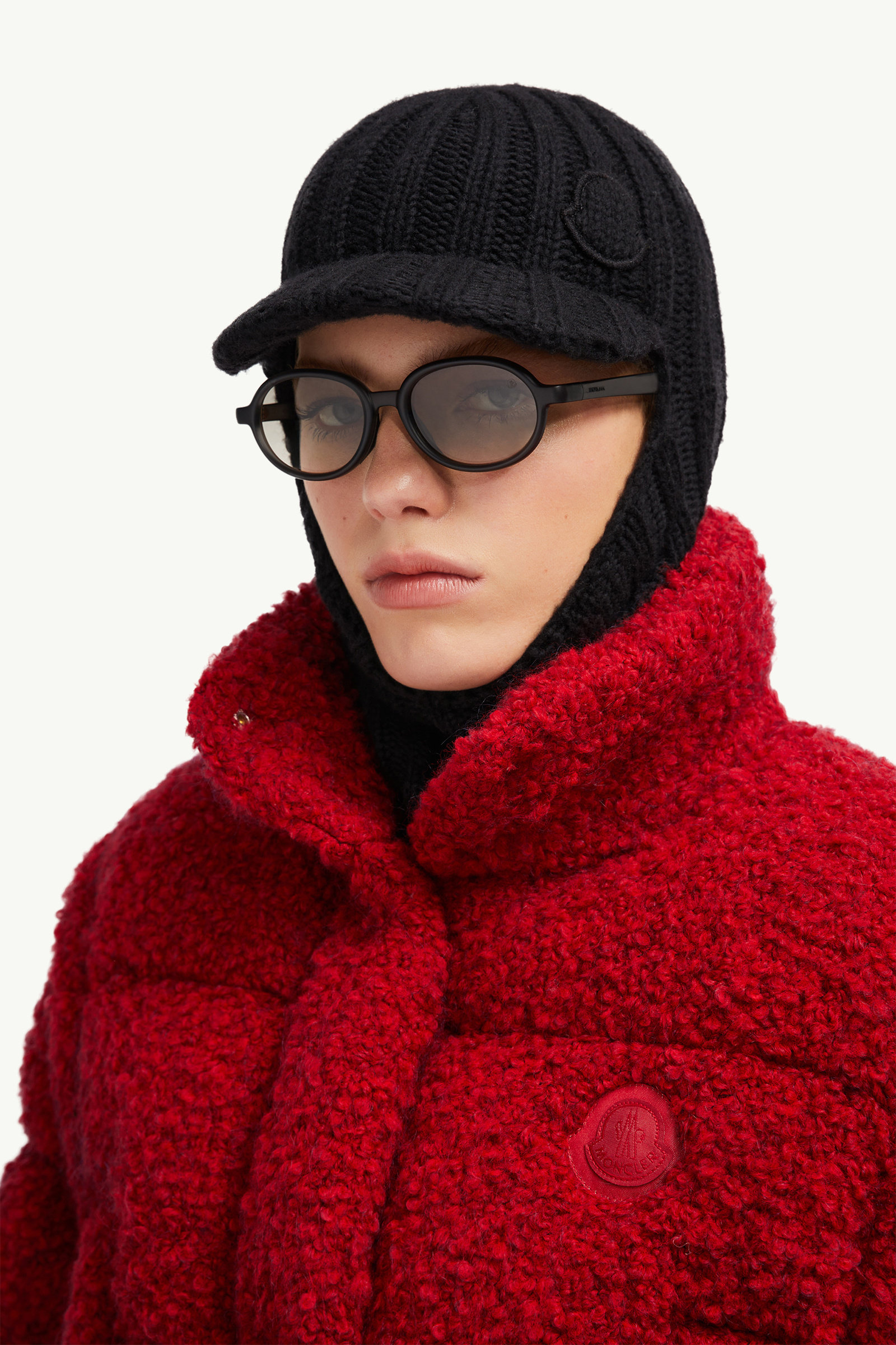 Capriceサングラス ジェンダーニュートラル マットトランスパレントグレー Moncler 9