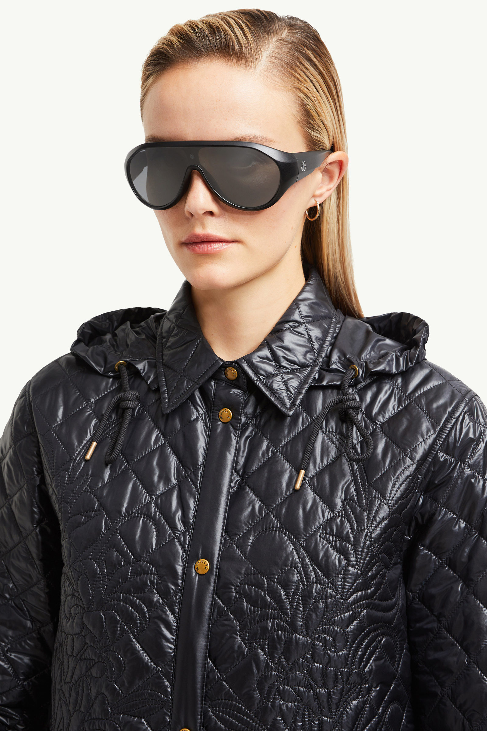 Contrast Oval Sunglasses Shiny Black Moncler 6