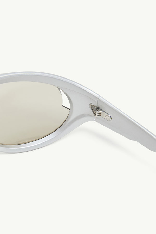 Contrast Oval Sunglasses Matte Silver Moncler 5