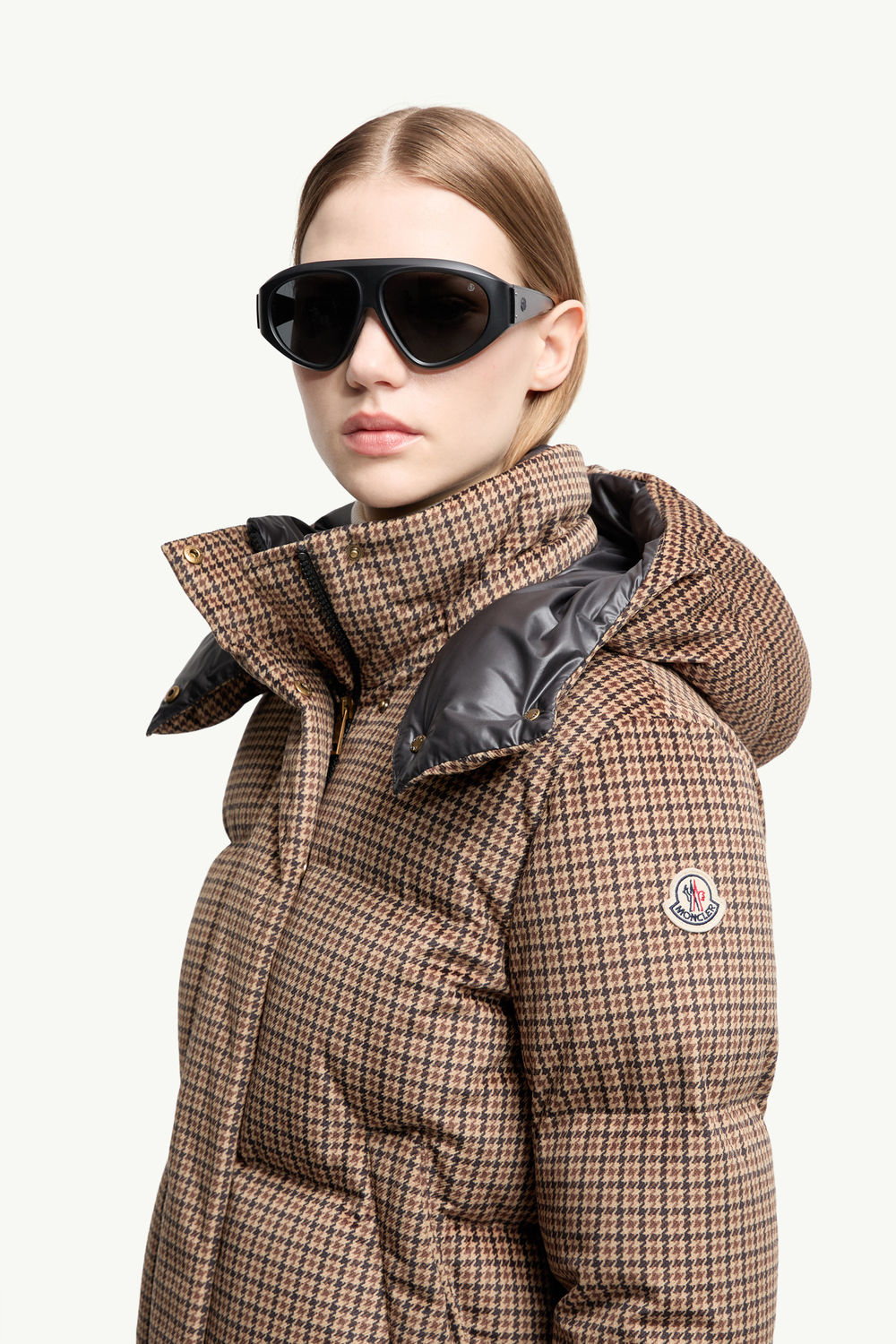 Thyra Oval Sunglasses Gender Neutral Matte Black Moncler 2