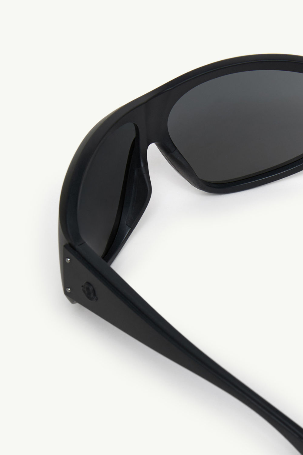 Lunettes de soleil ovales Thyra Mixte Noir Mat Moncler 4