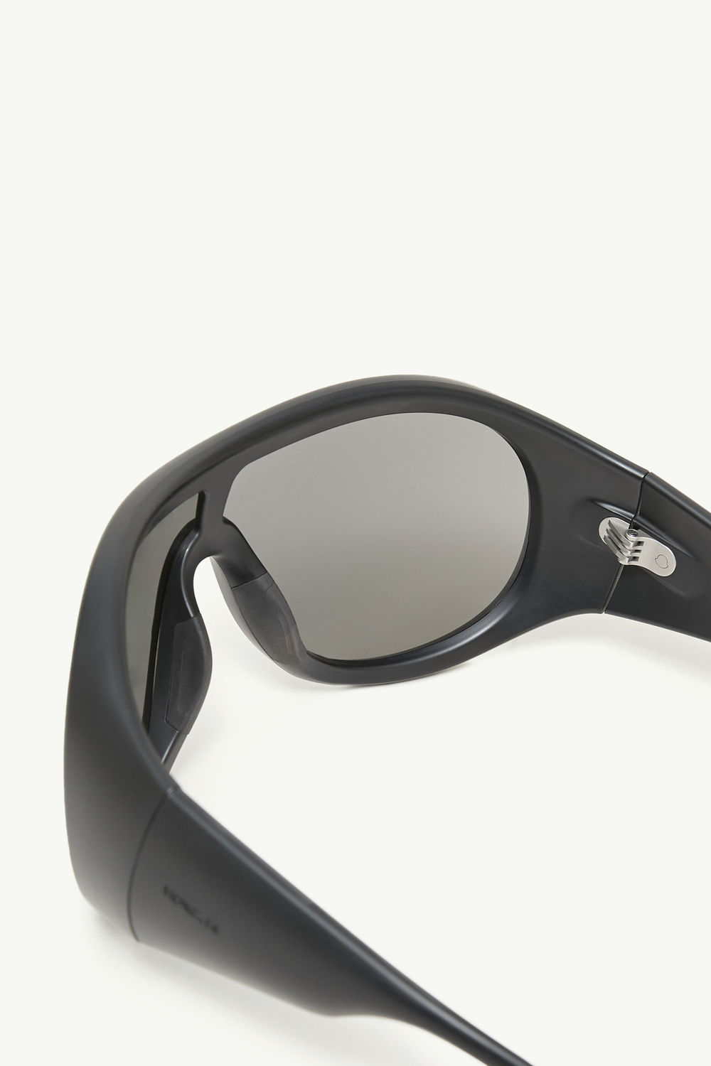 Thyra Oval Sunglasses Gender Neutral Matte Black Moncler 4