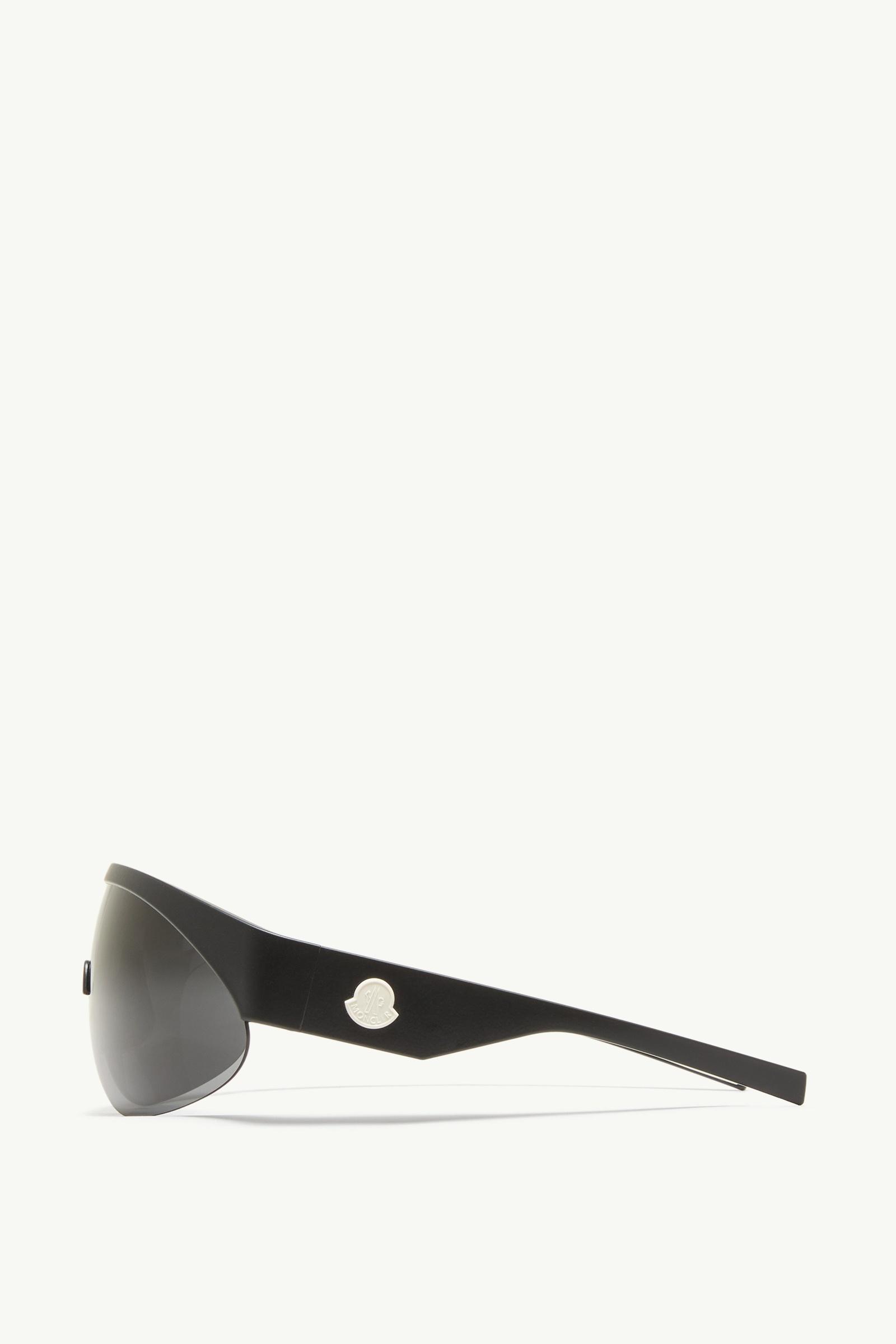 Matte Black Myrr Oval Sunglasses - Sunglasses for Men | Moncler US