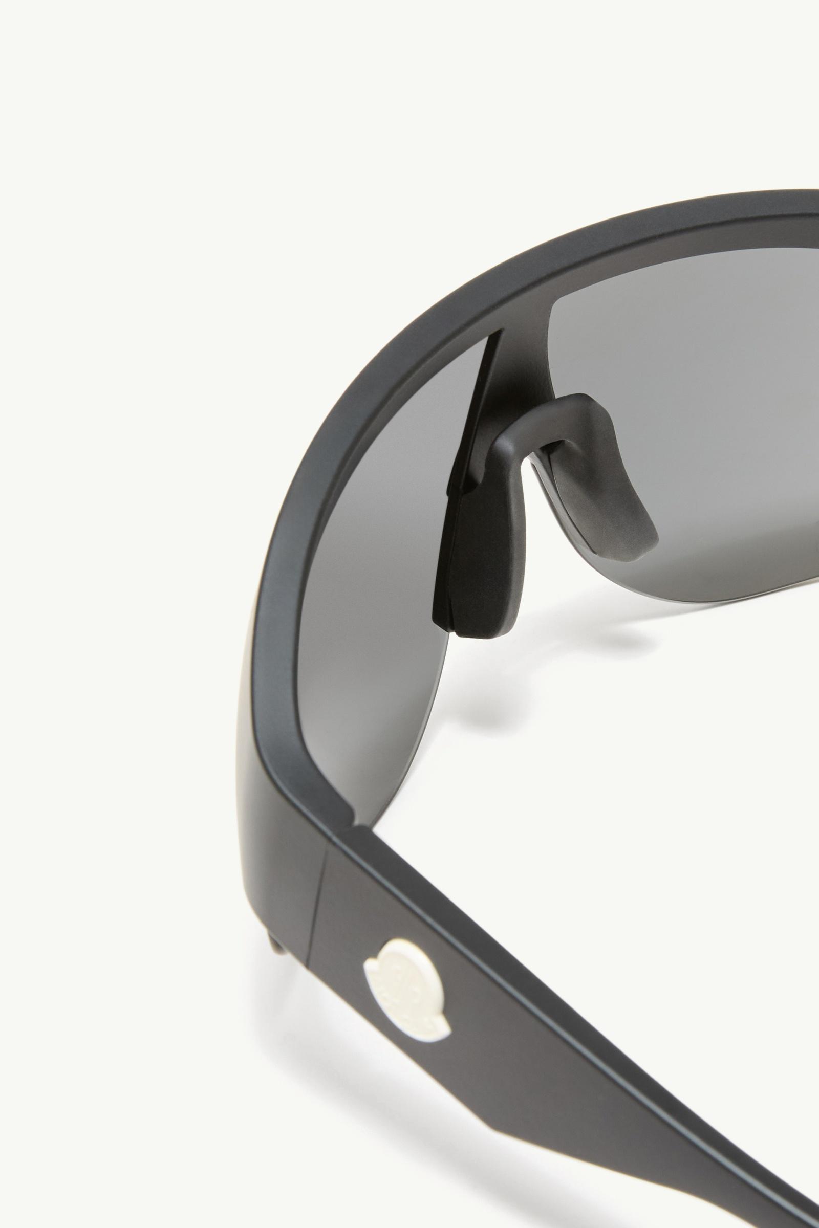 Matte Black Myrr Oval Sunglasses - Sunglasses for Men | Moncler US