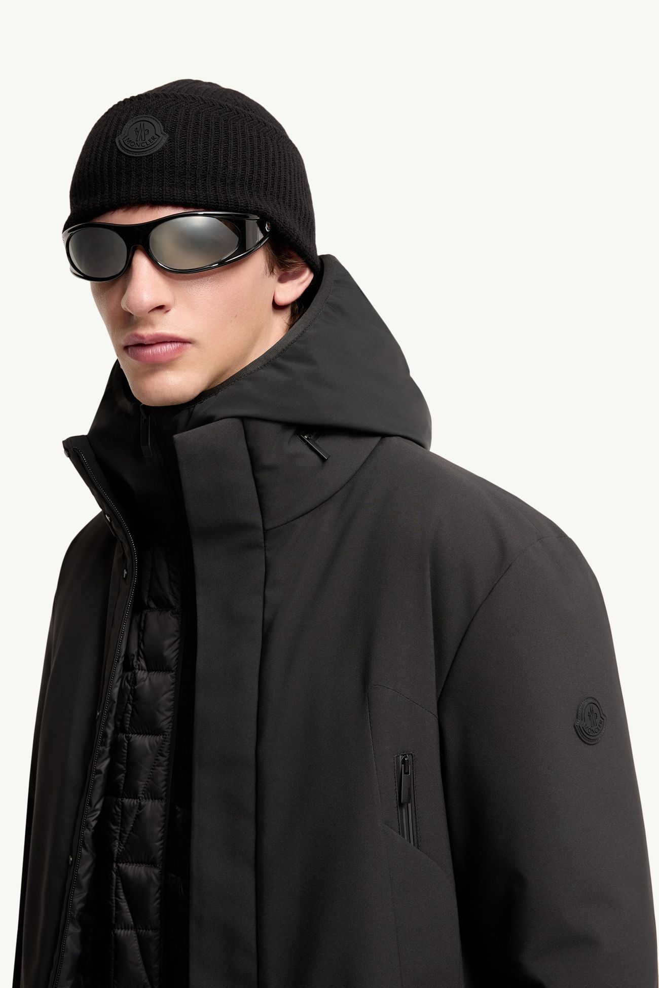 Traill Oval Sunglasses Gender Neutral Black Moncler 1