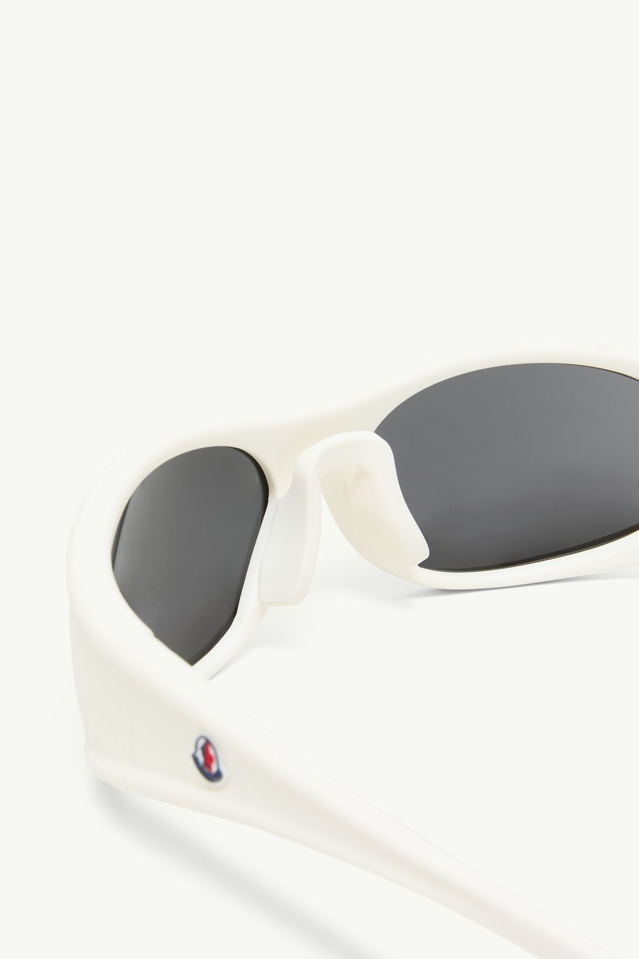 Traill Oval Sunglasses Gender Neutral White Moncler 5