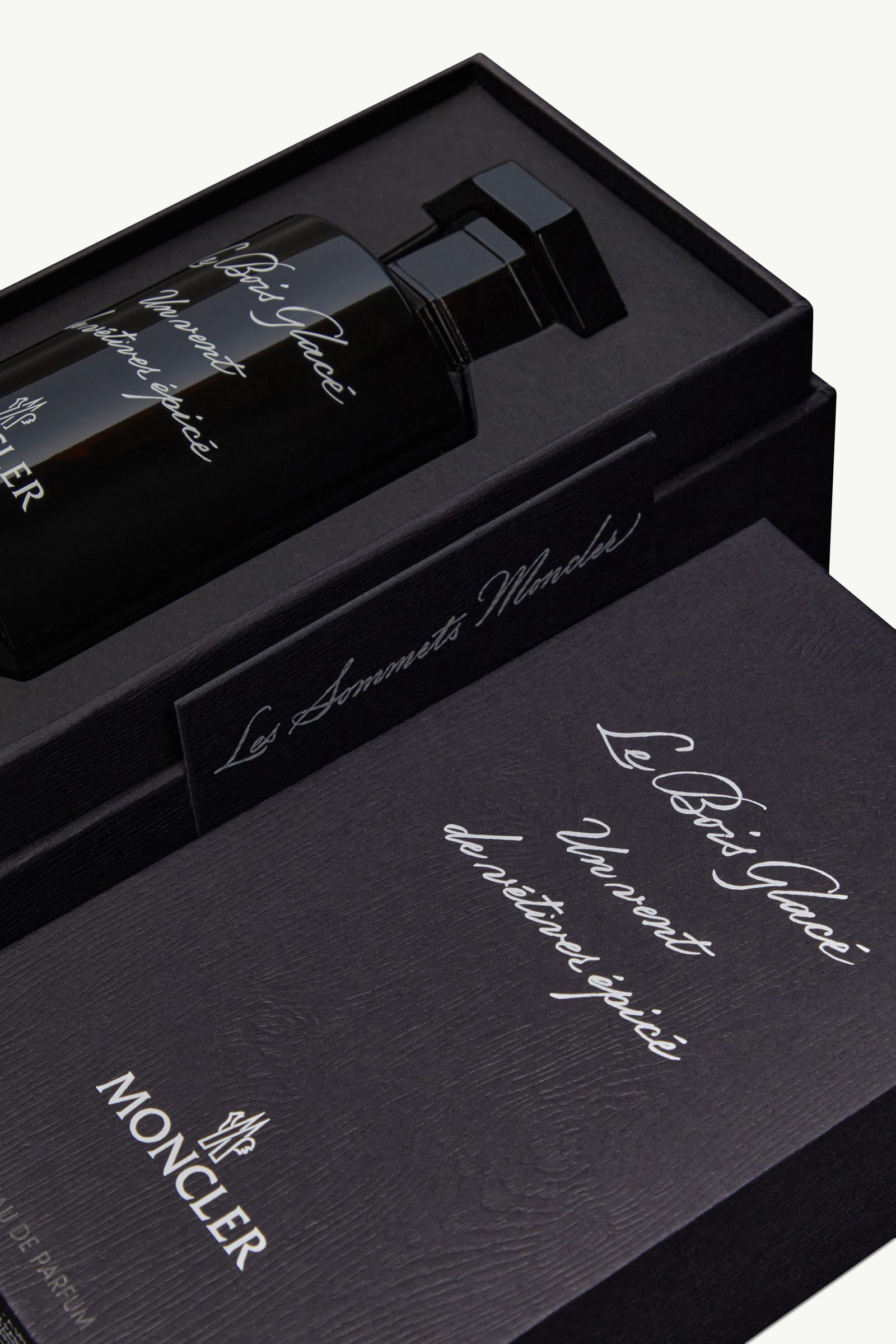 MONCLER Le Bois Glacé 男性用香水 MONCLER Le Bois Glacé 男性用香水 Black Le Bois Glacé 6.7 oz