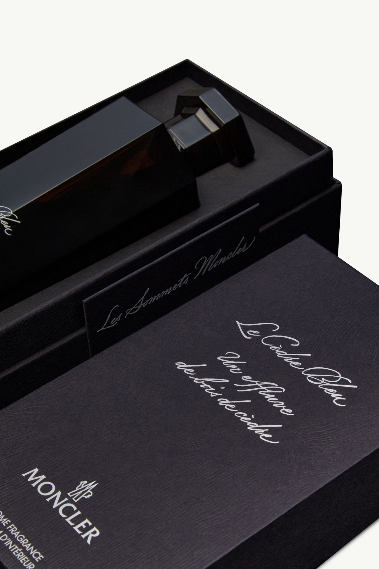 Le Cedre Bleu Home Fragrance 5 Oz. Gender Neutral Black Moncler 3