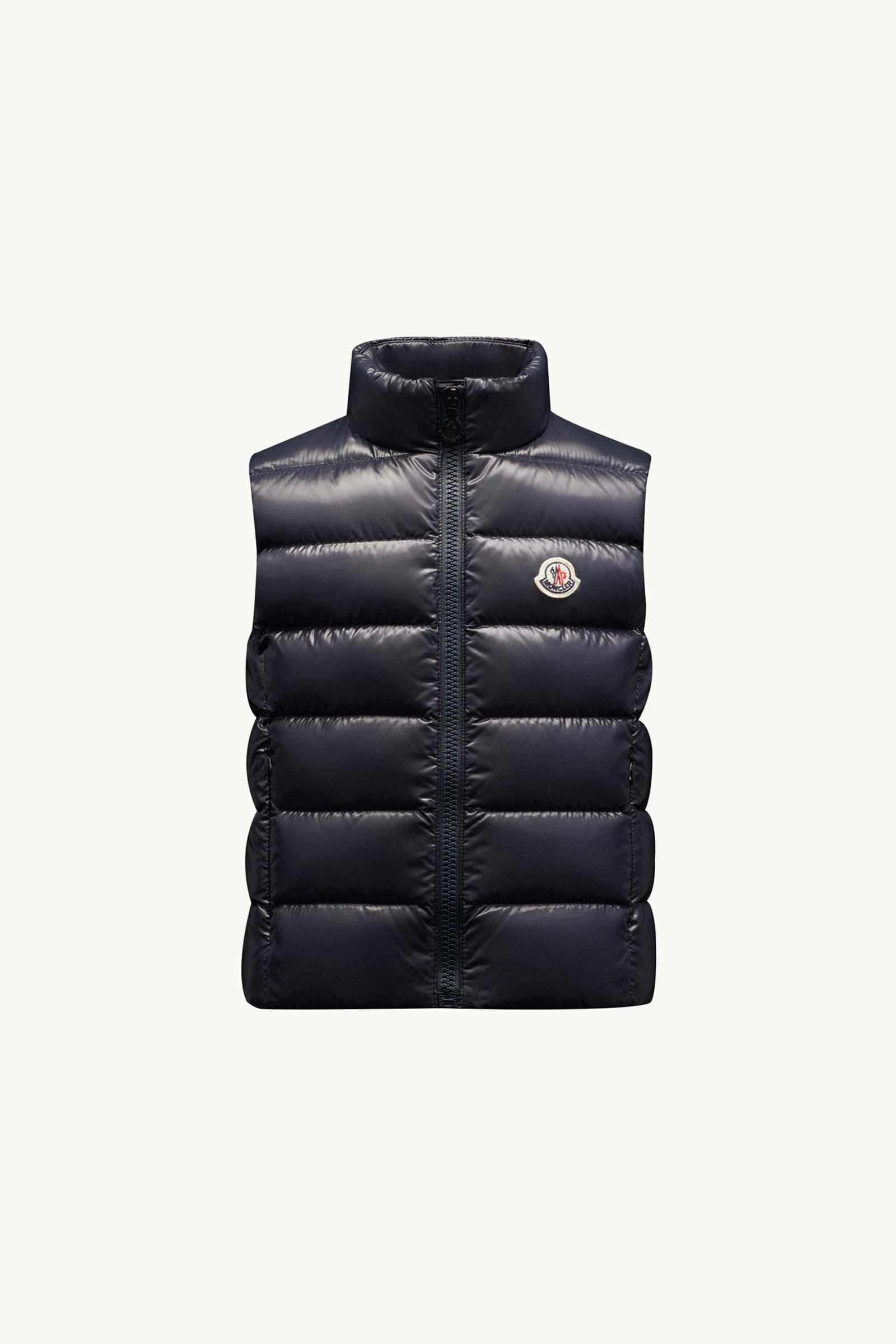 https://moncler-cdn.thron.com/api/v1/content-delivery/shares/dpx6uv/contents/I29541A5281068950742_F/image/I29541A5281068950742_F