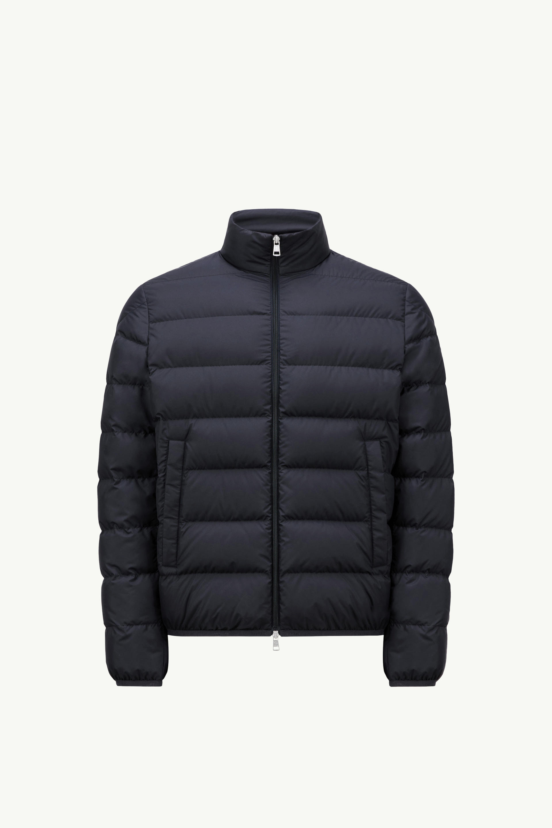 https://moncler-cdn.thron.com/api/v1/content-delivery/shares/dpx6uv/contents/J20911A0007754A81U78_F/image/J20911A0007754A81U78_F