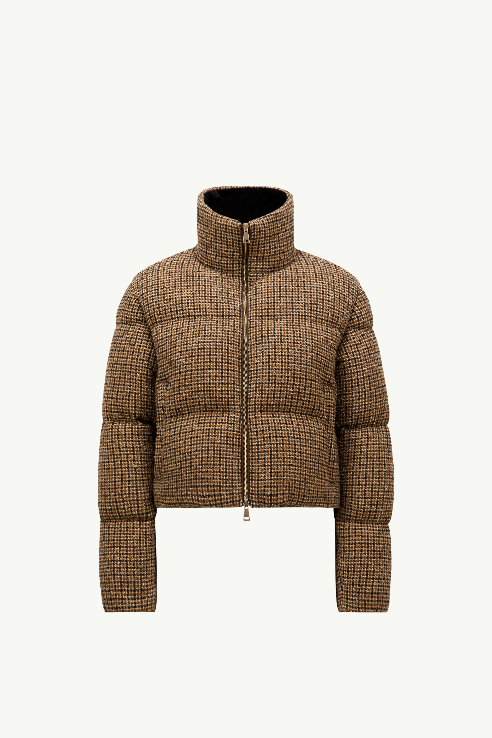 https://moncler-cdn.thron.com/api/v1/content-delivery/shares/dpx6uv/contents/J20931A00093597T0F22_F/image/J20931A00093597T0F22_F