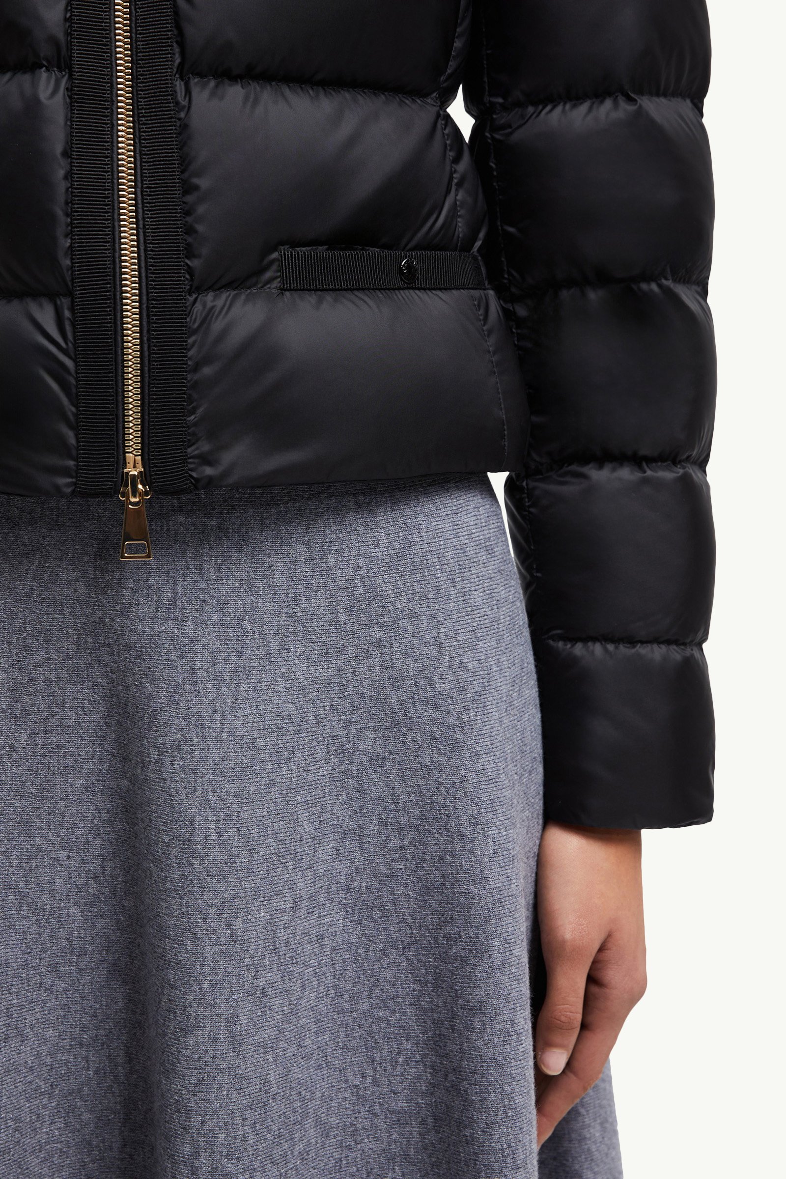 ジャケット Moncler LAURINE SHORT DOWN JACKET J20931A00101595FE205 0400021600282_BLACK?wid=830&