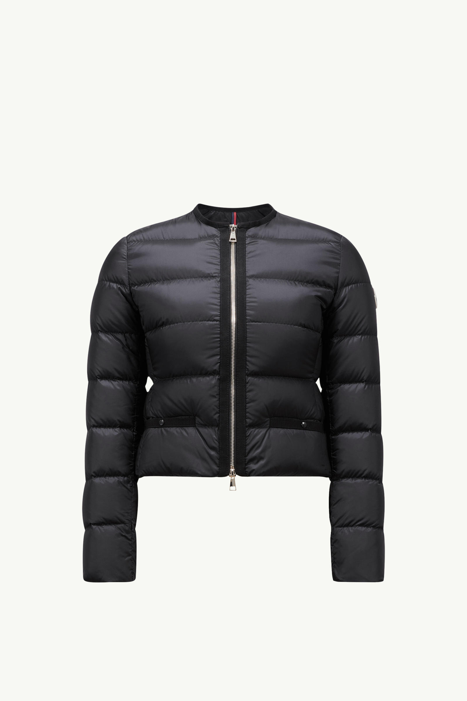 https://moncler-cdn.thron.com/api/v1/content-delivery/shares/dpx6uv/contents/J20931A00101595FEU99_F/image/J20931A00101595FEU99_F