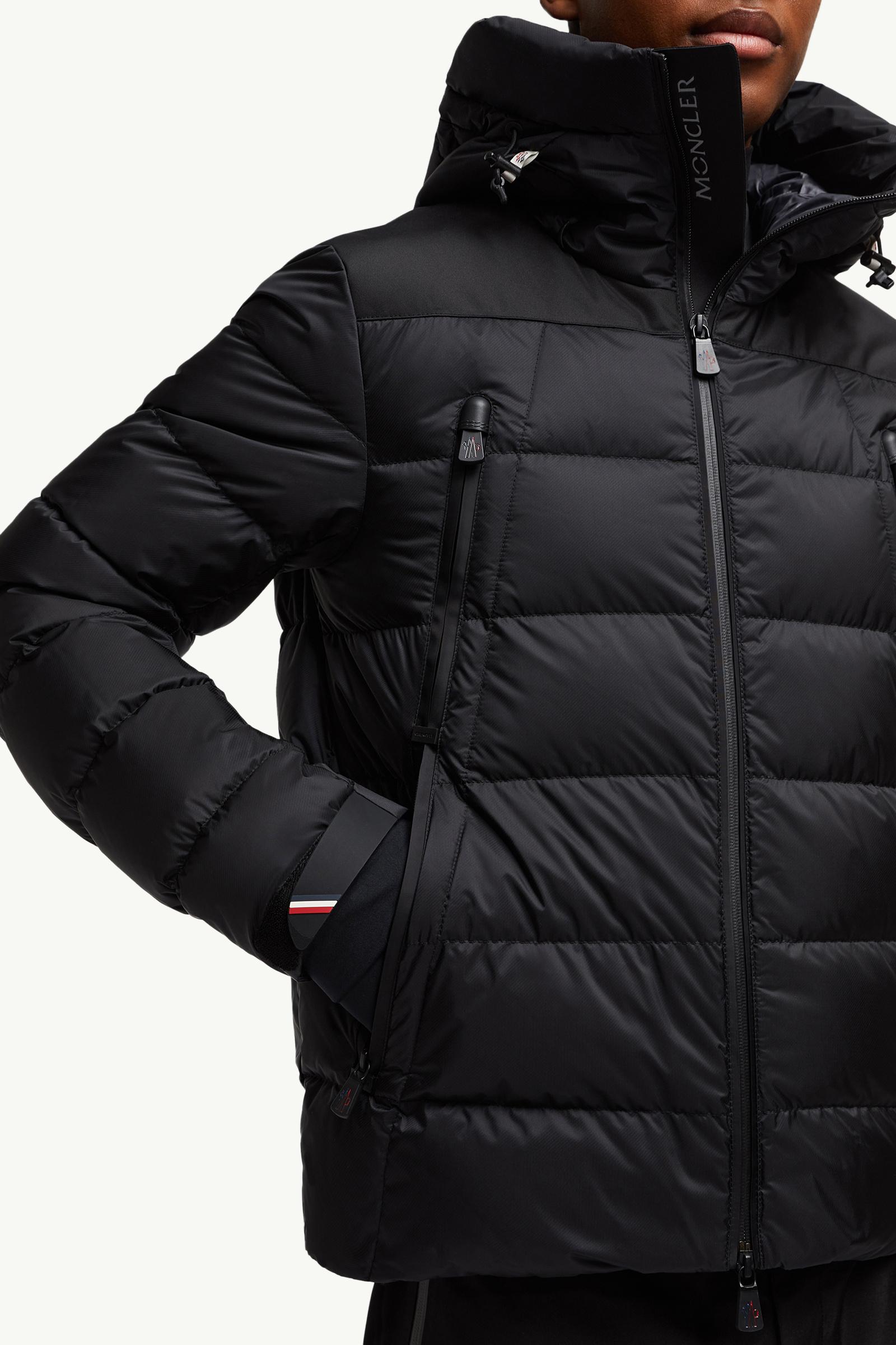 アカイ　モンクレール Black Camurac Hooded Ski Down Jacket - Short Down Jackets