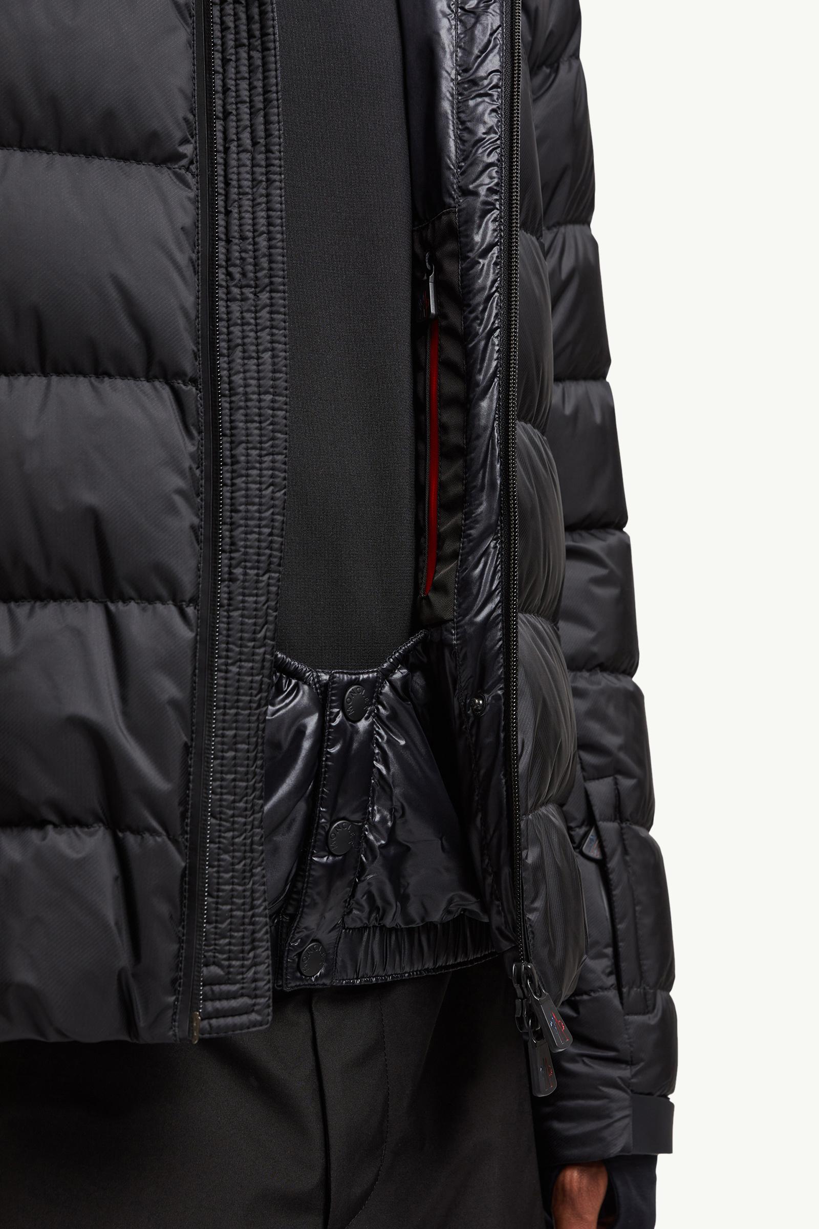 アカイ　モンクレール Black Camurac Hooded Ski Down Jacket - Short Down Jackets